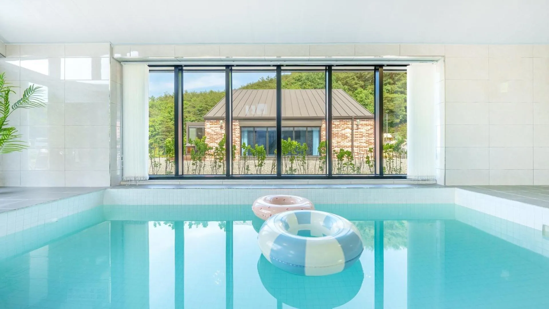 Property building in Danyang Dandelion Pool Villa