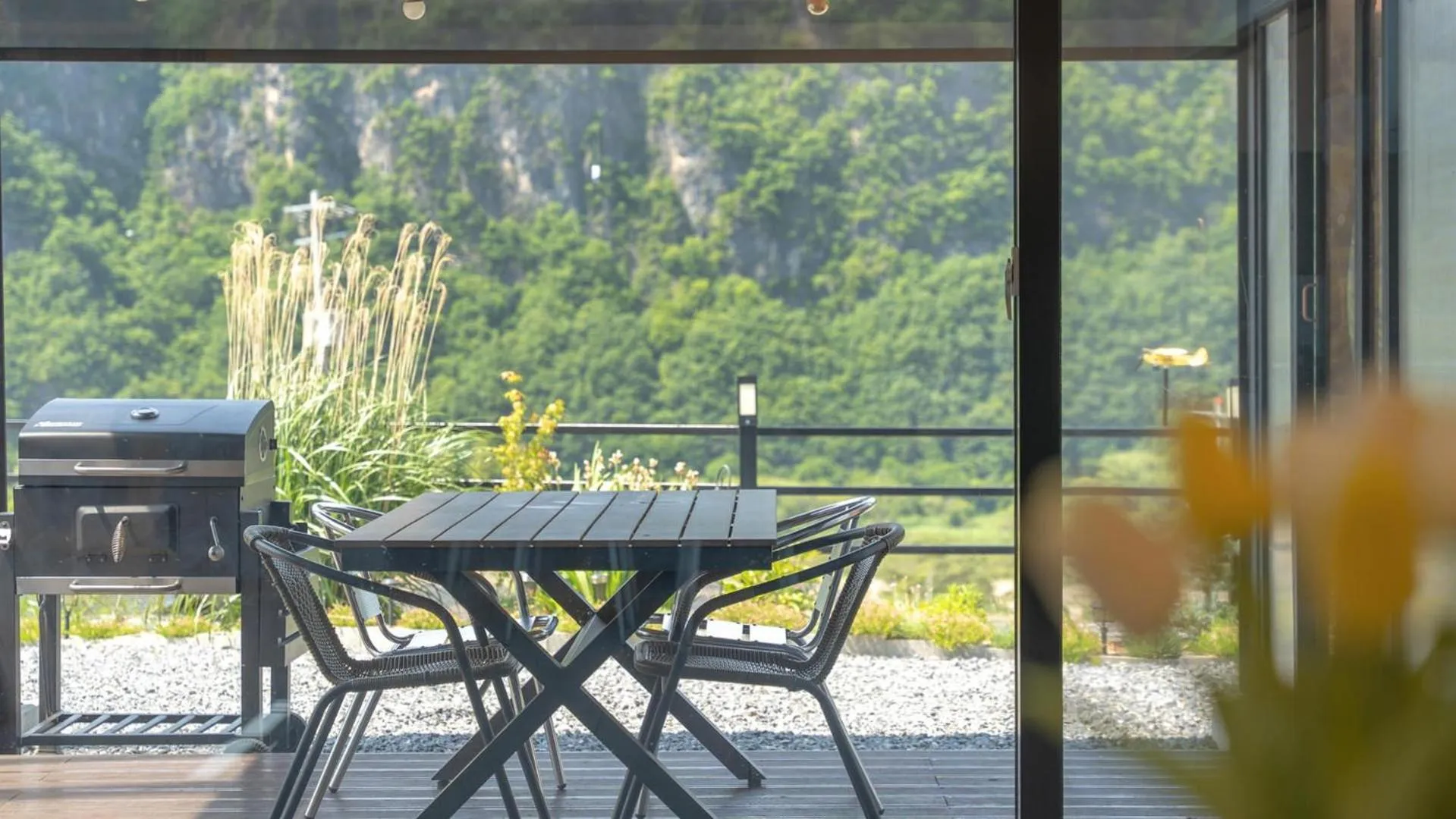 Property building in Danyang Dandelion Pool Villa