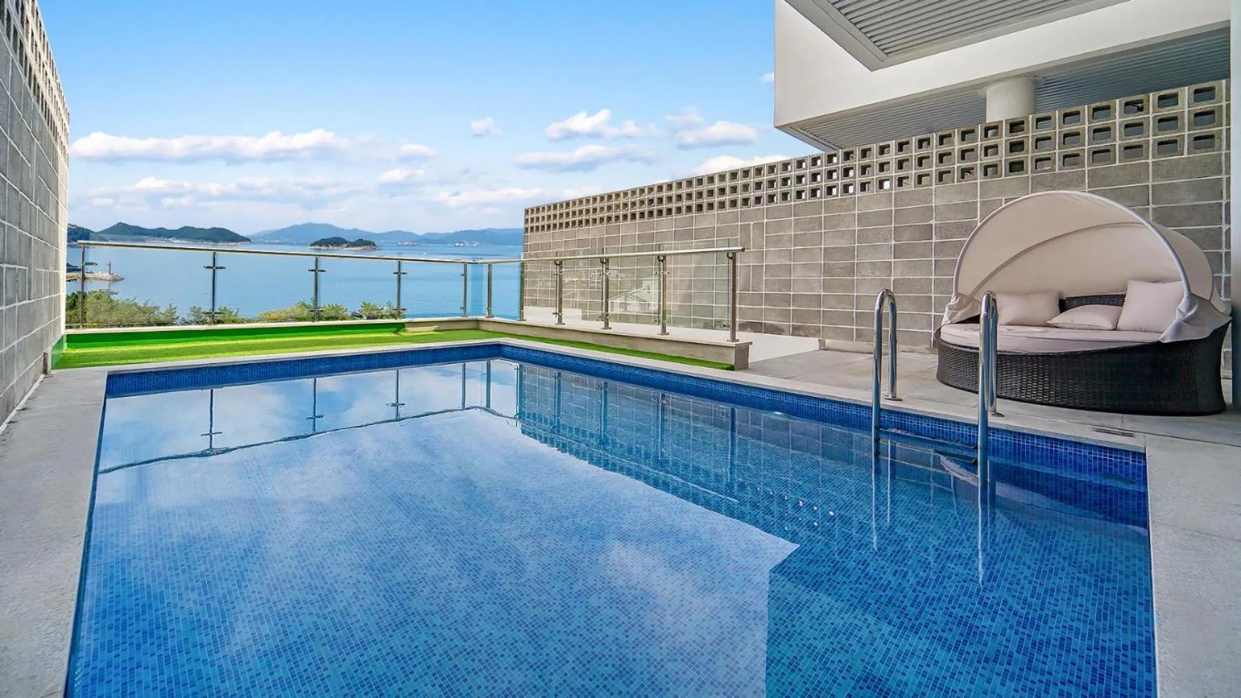 Property building in Yeosu Liposo Poolvilla