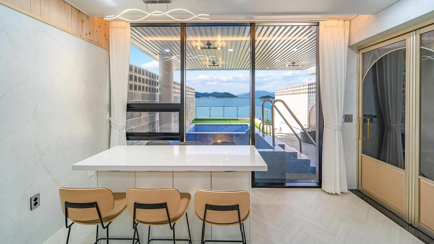 Property building in Yeosu Liposo Poolvilla