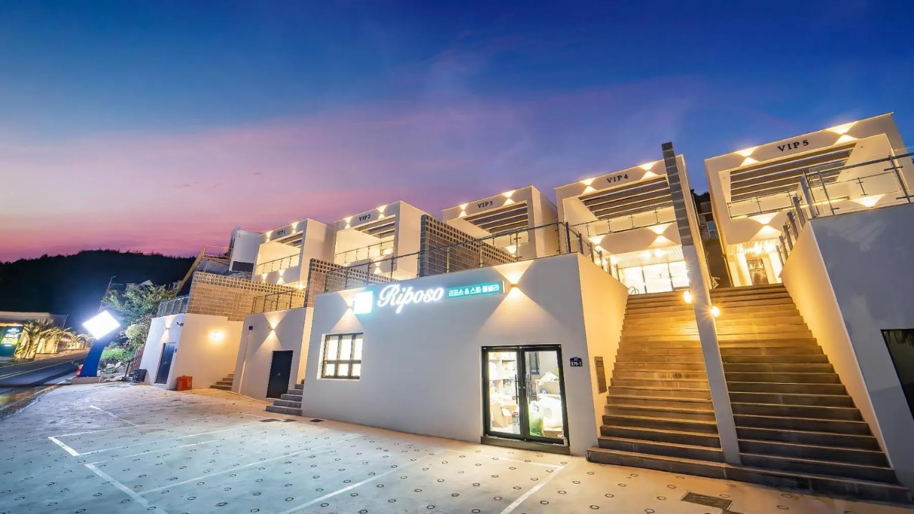 Property building in Yeosu Liposo Poolvilla