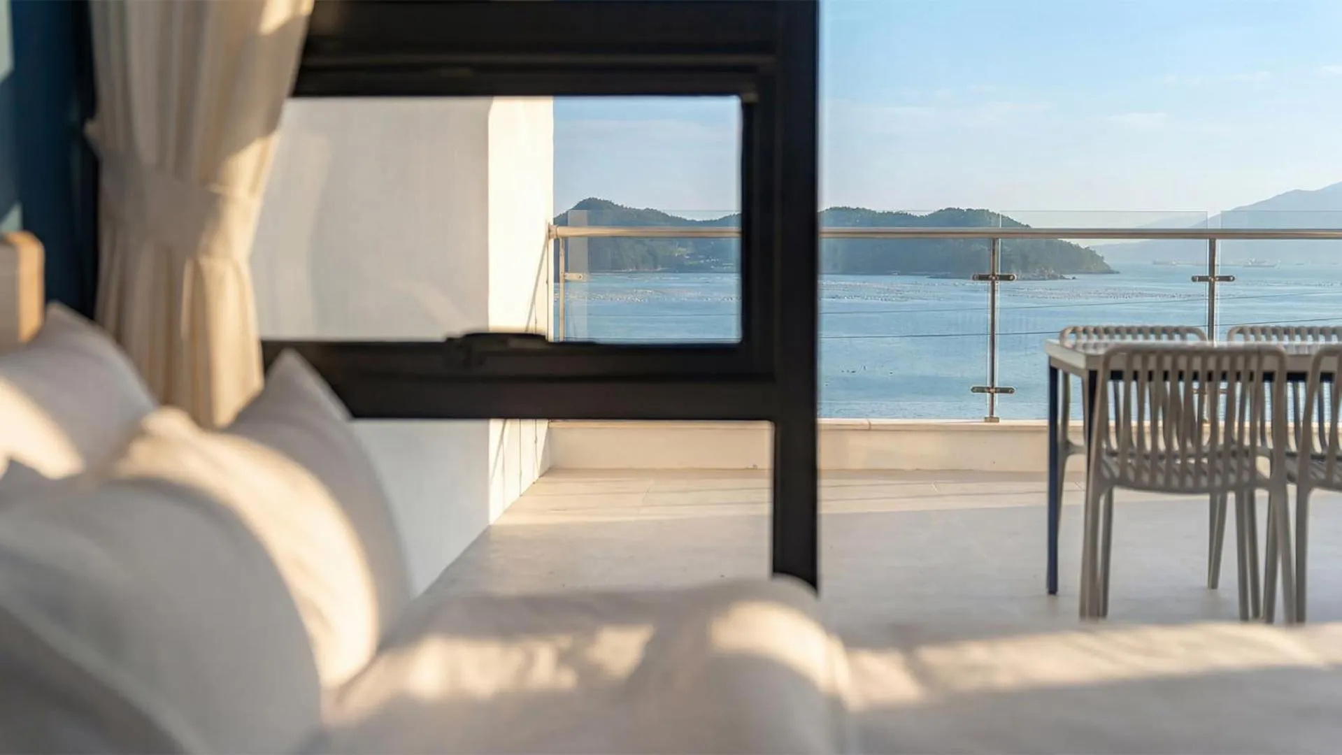 Property building in Yeosu Liposo Poolvilla