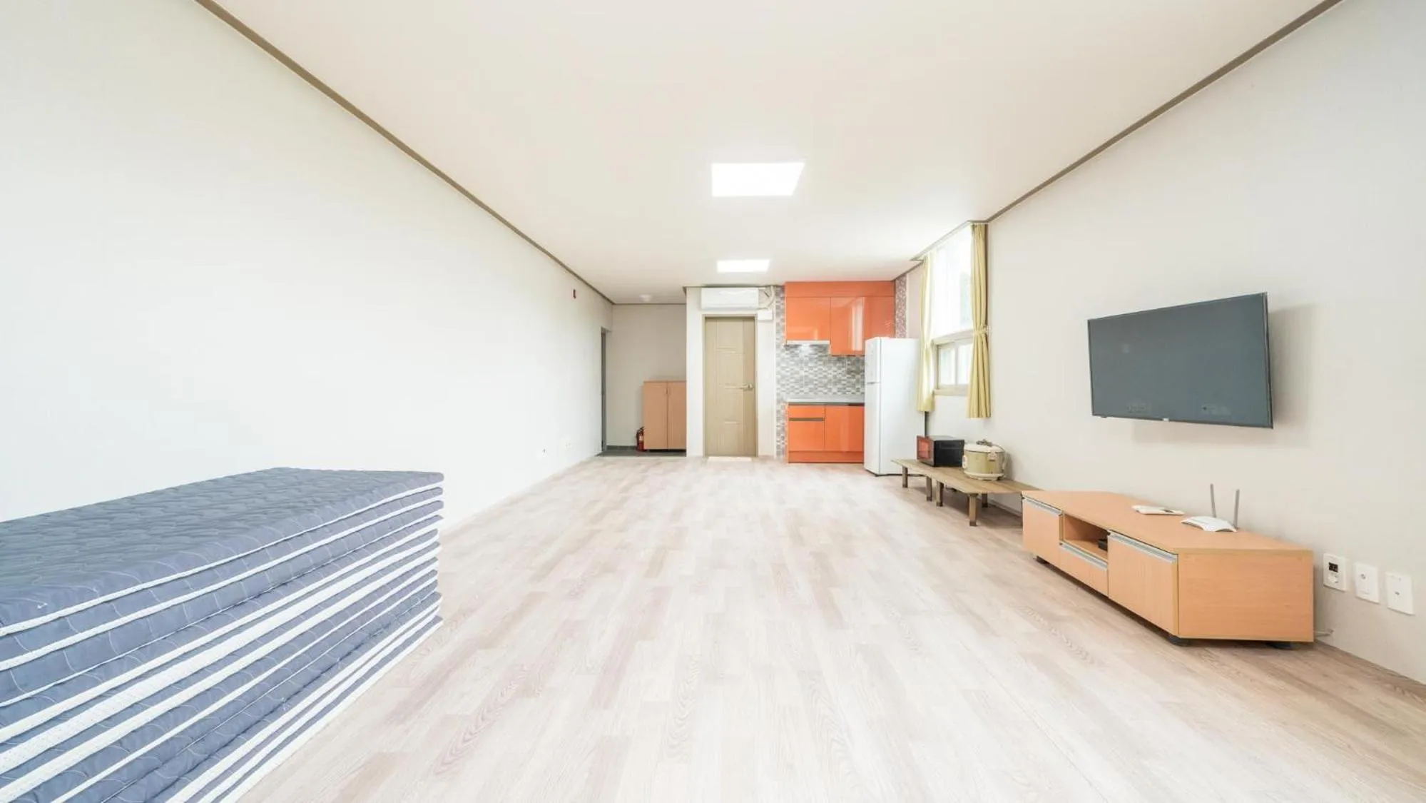 Property building, Bed in Tongyoung Sandeulhae Healling Pension