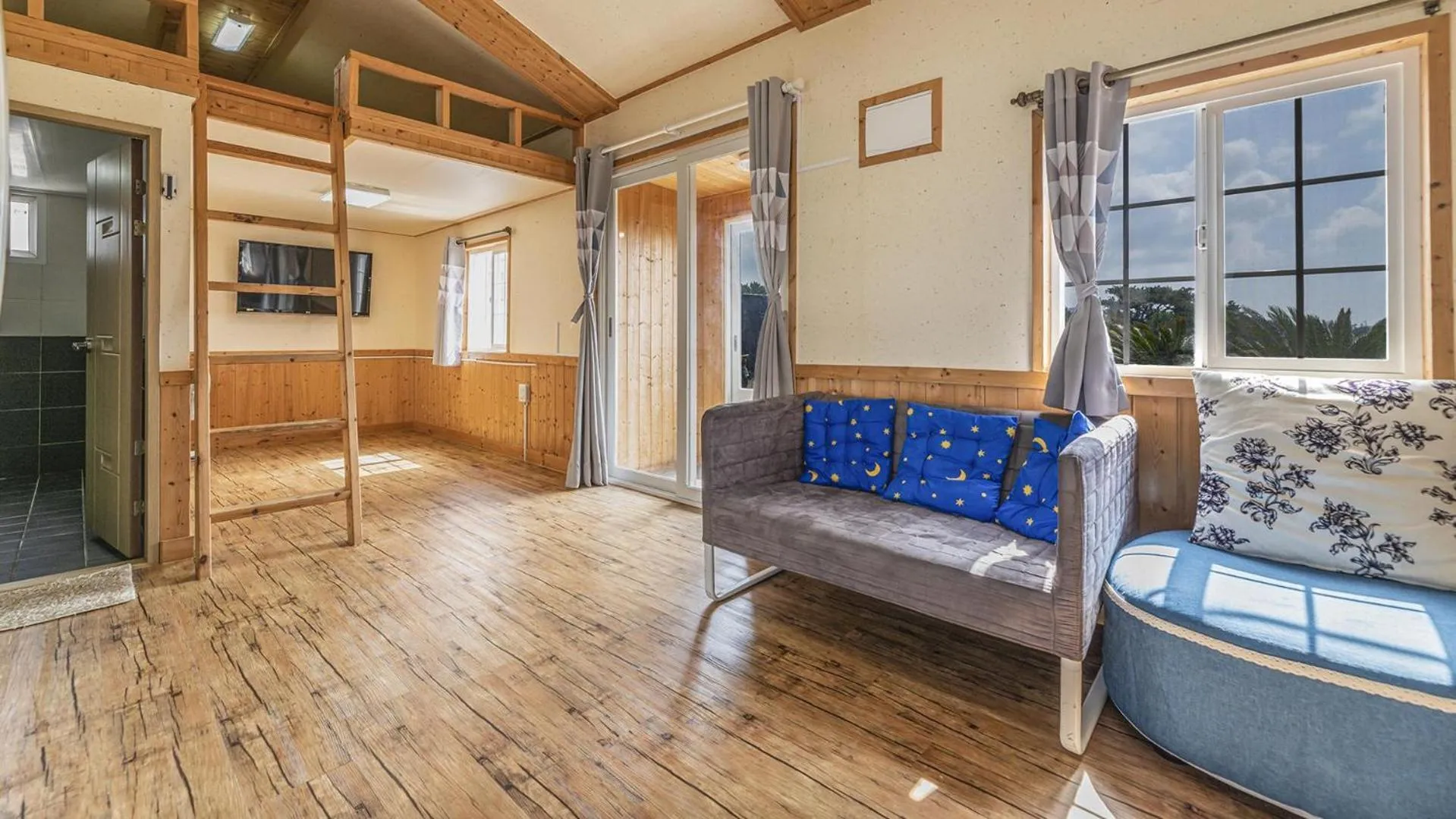 Property building in Jeju BasaFan Spa Pension