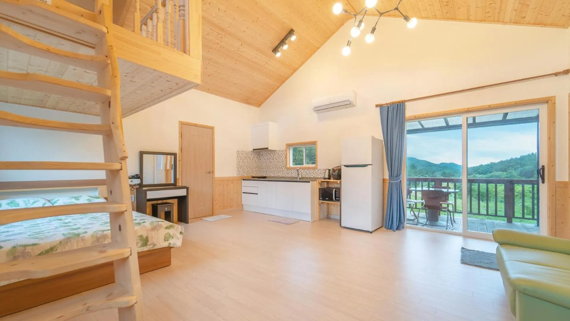 Property building in Samcheok Elroi Pension