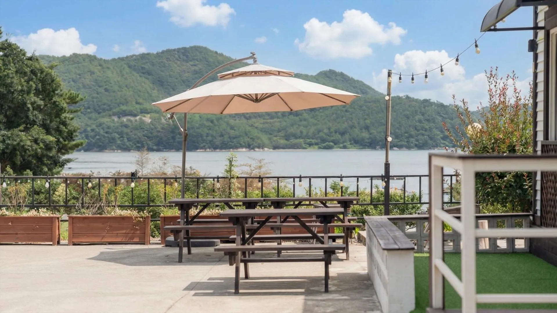 Property building in Namhae Seven house