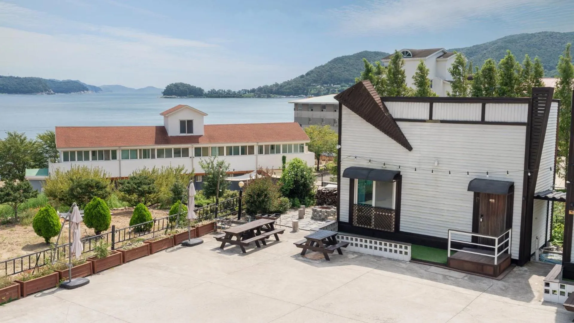Property building in Namhae Seven house