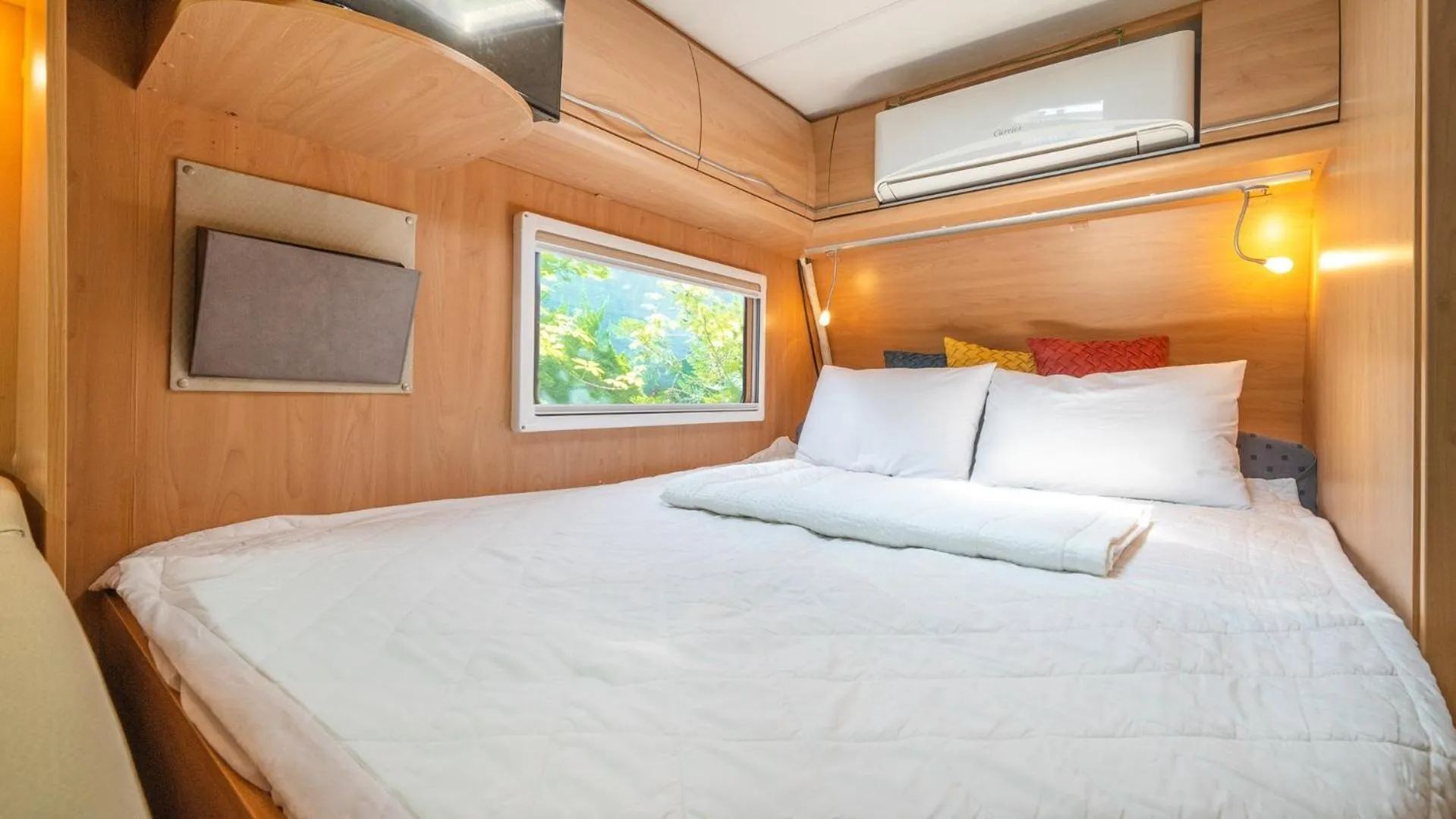 Property building, Bed in gyeongju yongcheonsu caravan