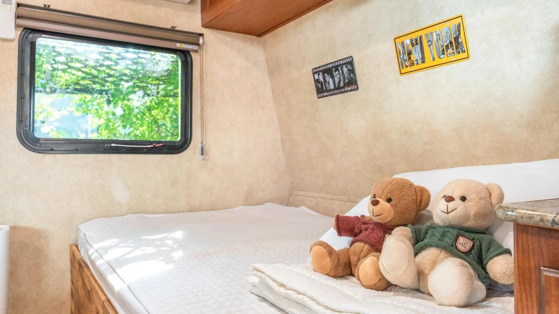 Photo of the whole room, Bed in gyeongju yongcheonsu caravan