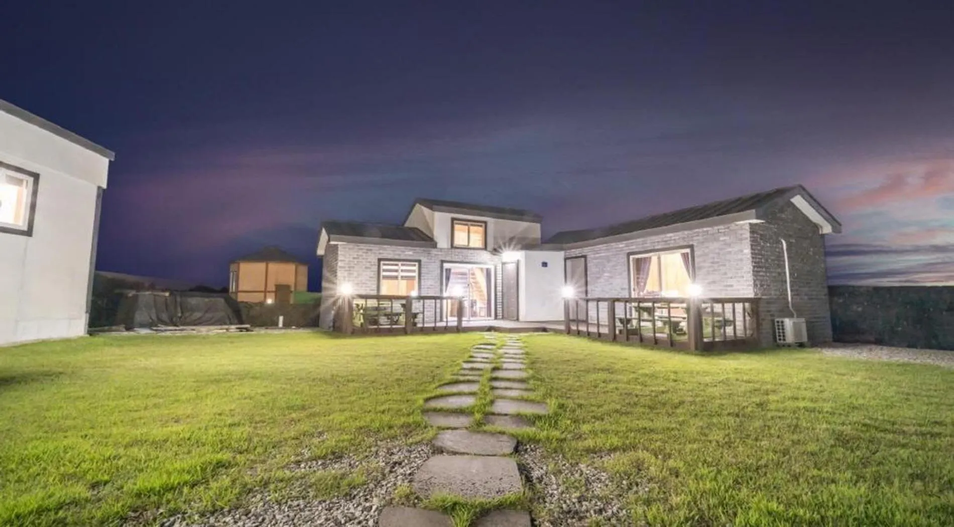 Property building in jeju bijalim pension
