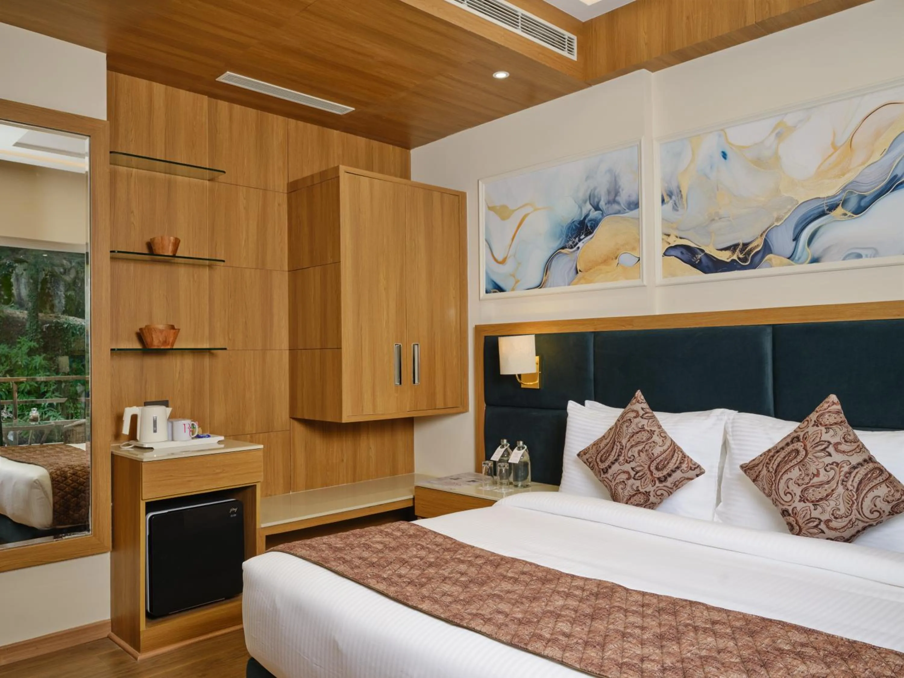 Bed in Regenta Place Dalhousie Just 500 Meters Walkable from Mall Road