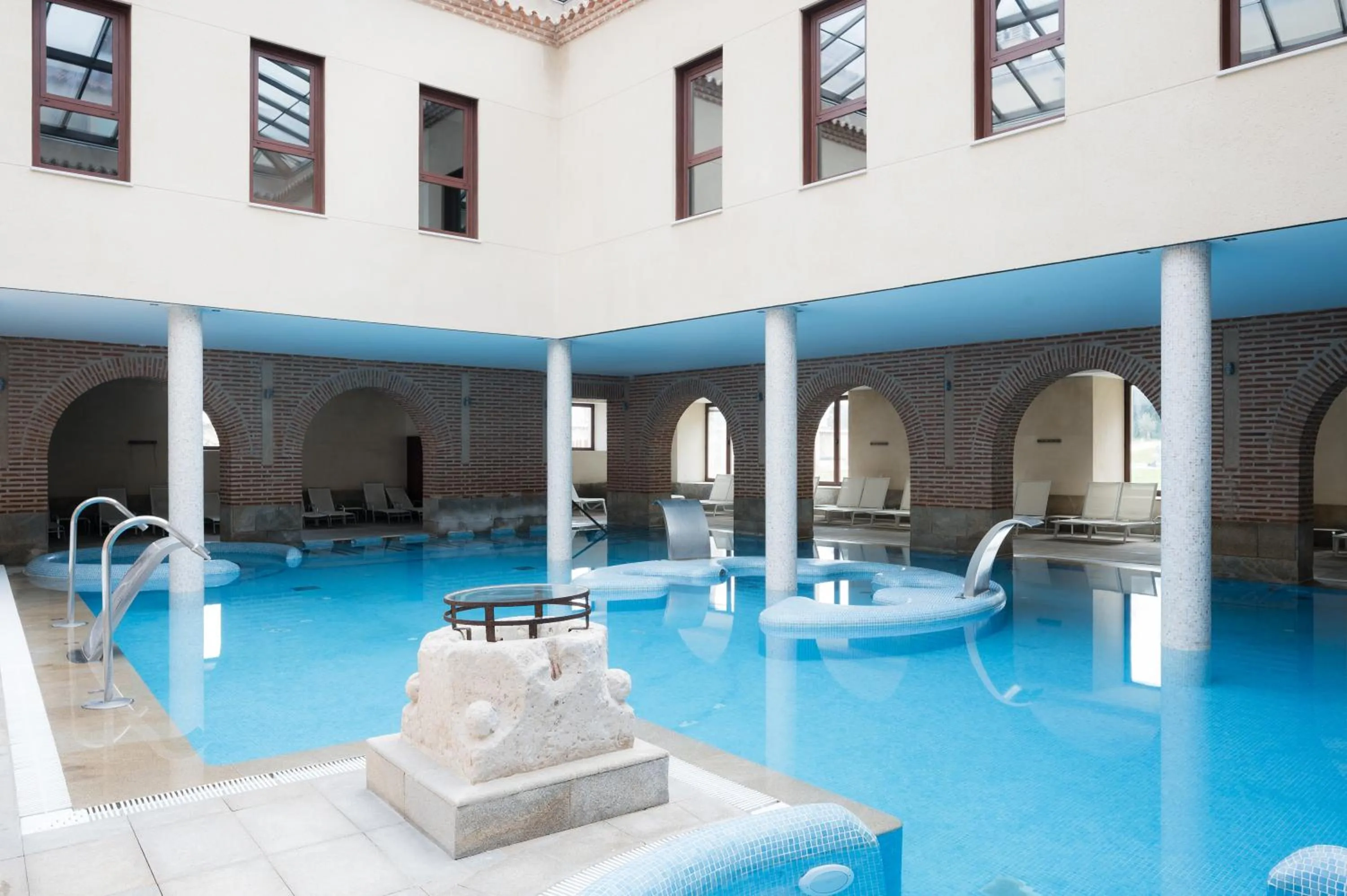 Swimming pool in Castilla Termal Olmedo