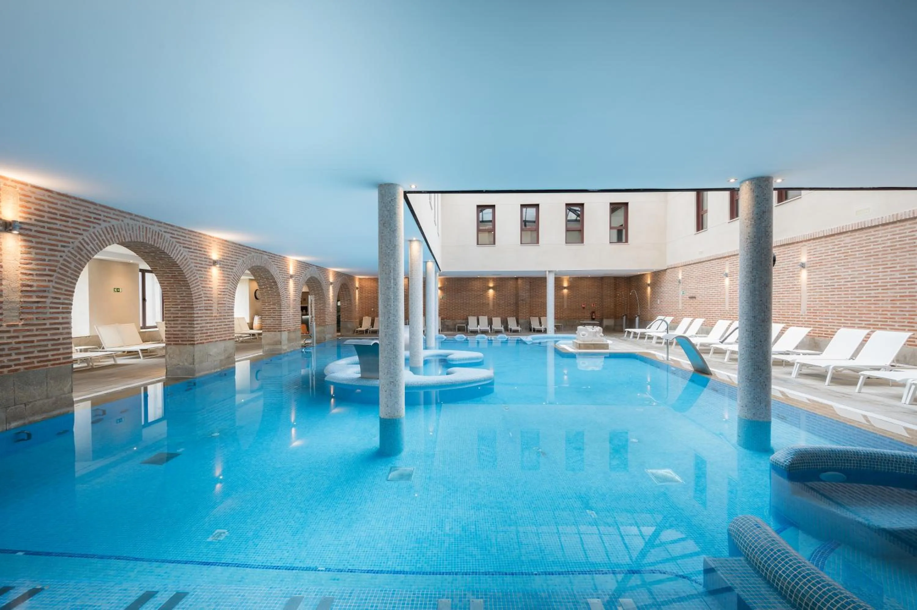 Swimming pool in Castilla Termal Olmedo