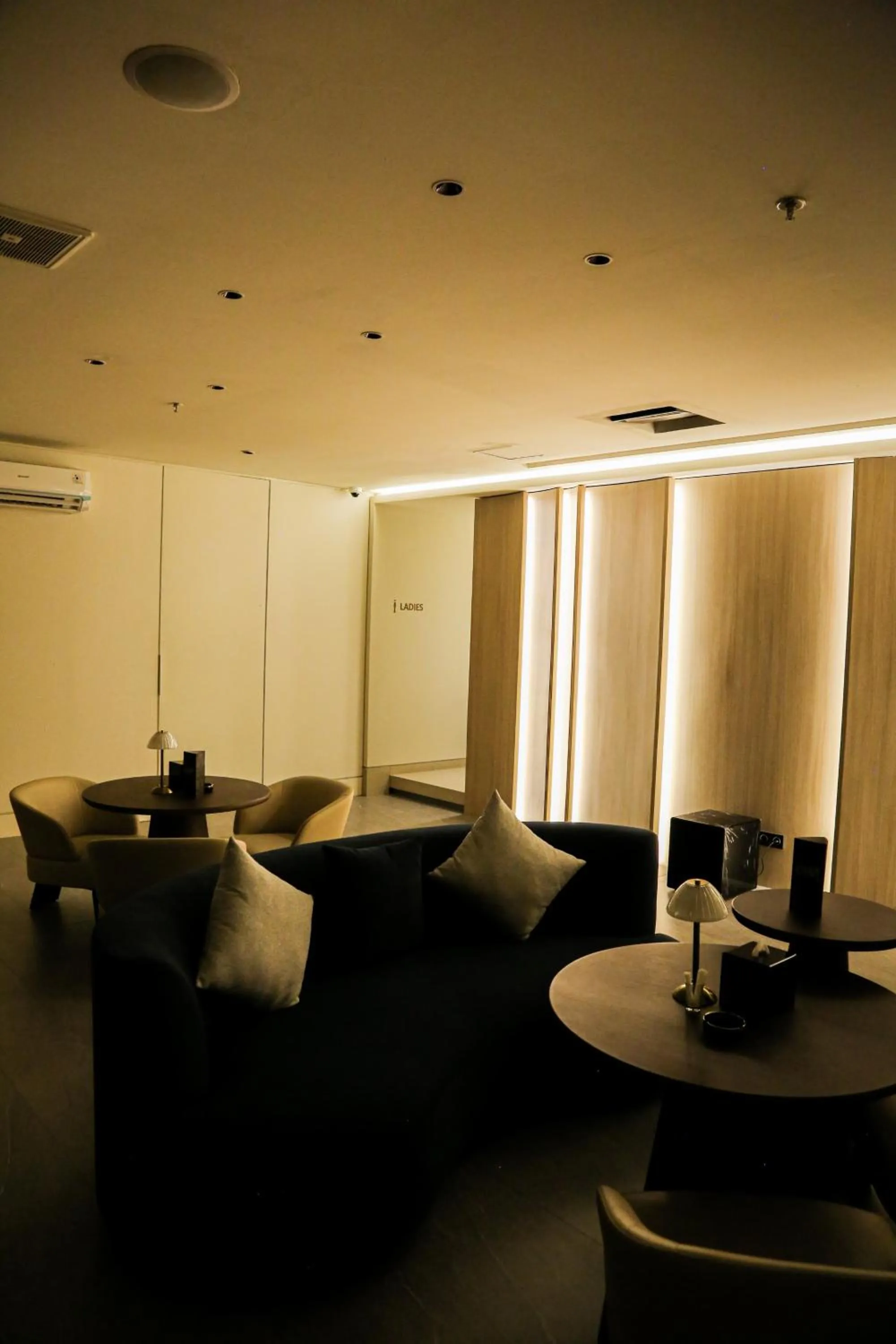 Lounge or bar in Ow! Hotel Boutique Kemayoran