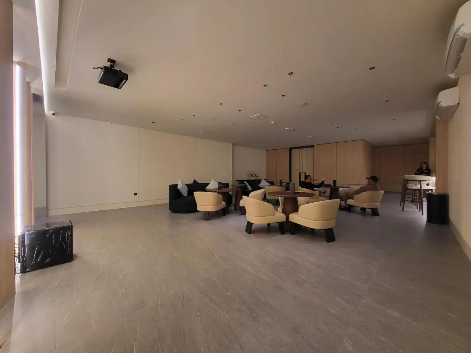 Restaurant/places to eat in Ow! Hotel Boutique Kemayoran