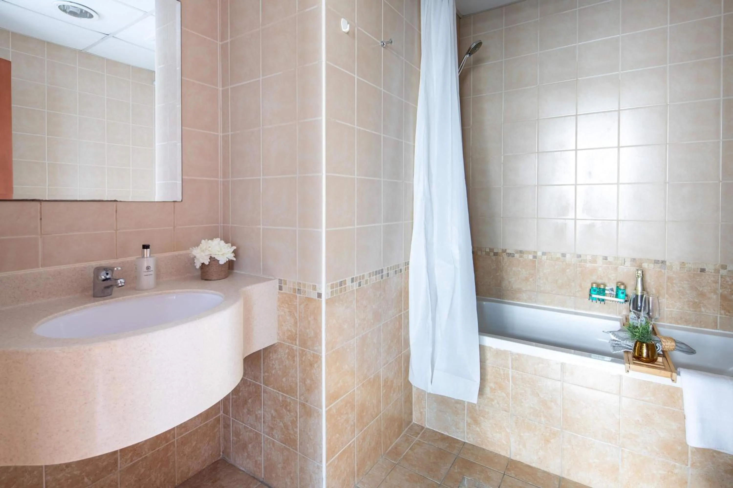 Frank Porter - Marina Views Tower A