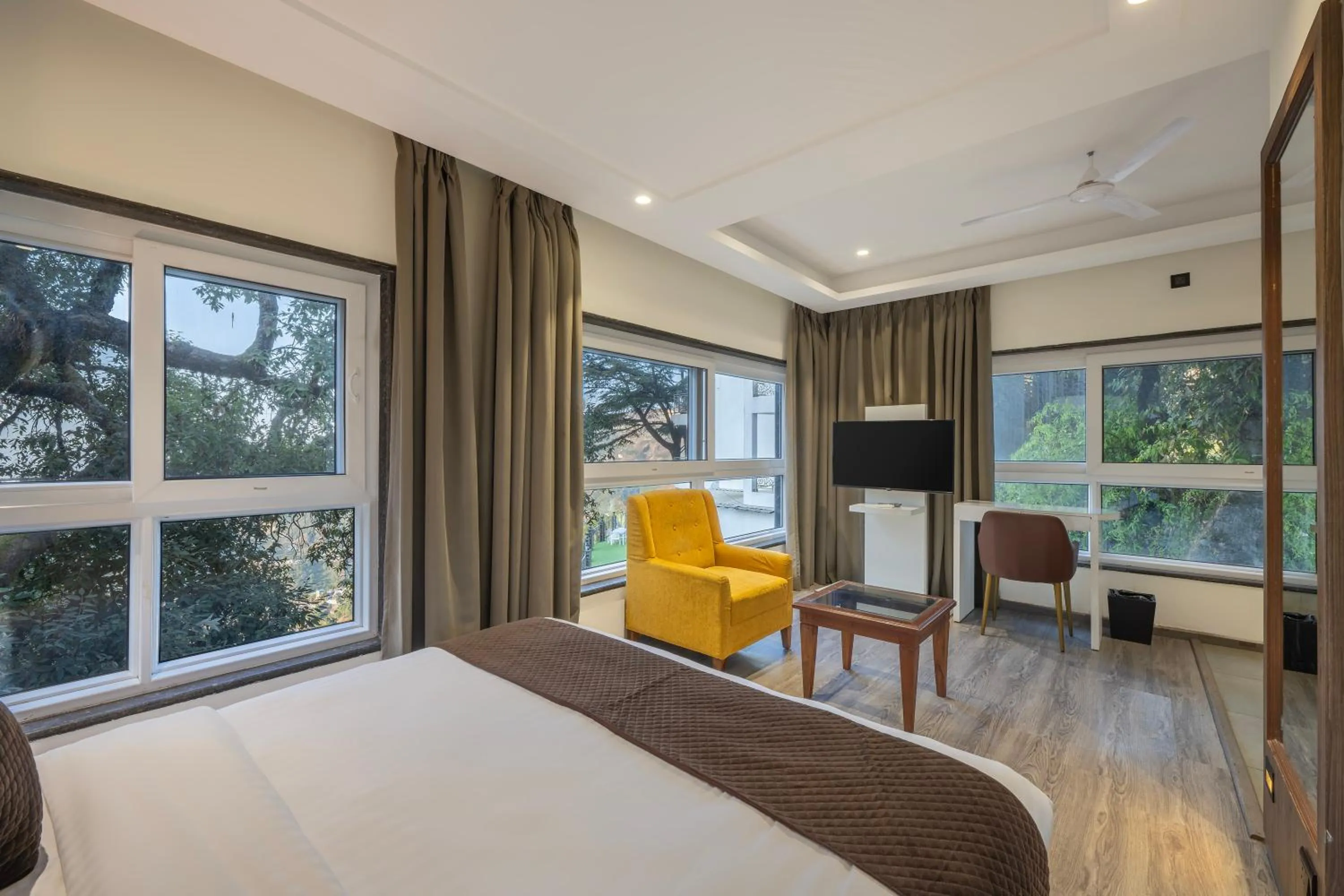 Photo of the whole room, Bed in Echor Baris Resort Mussoorie