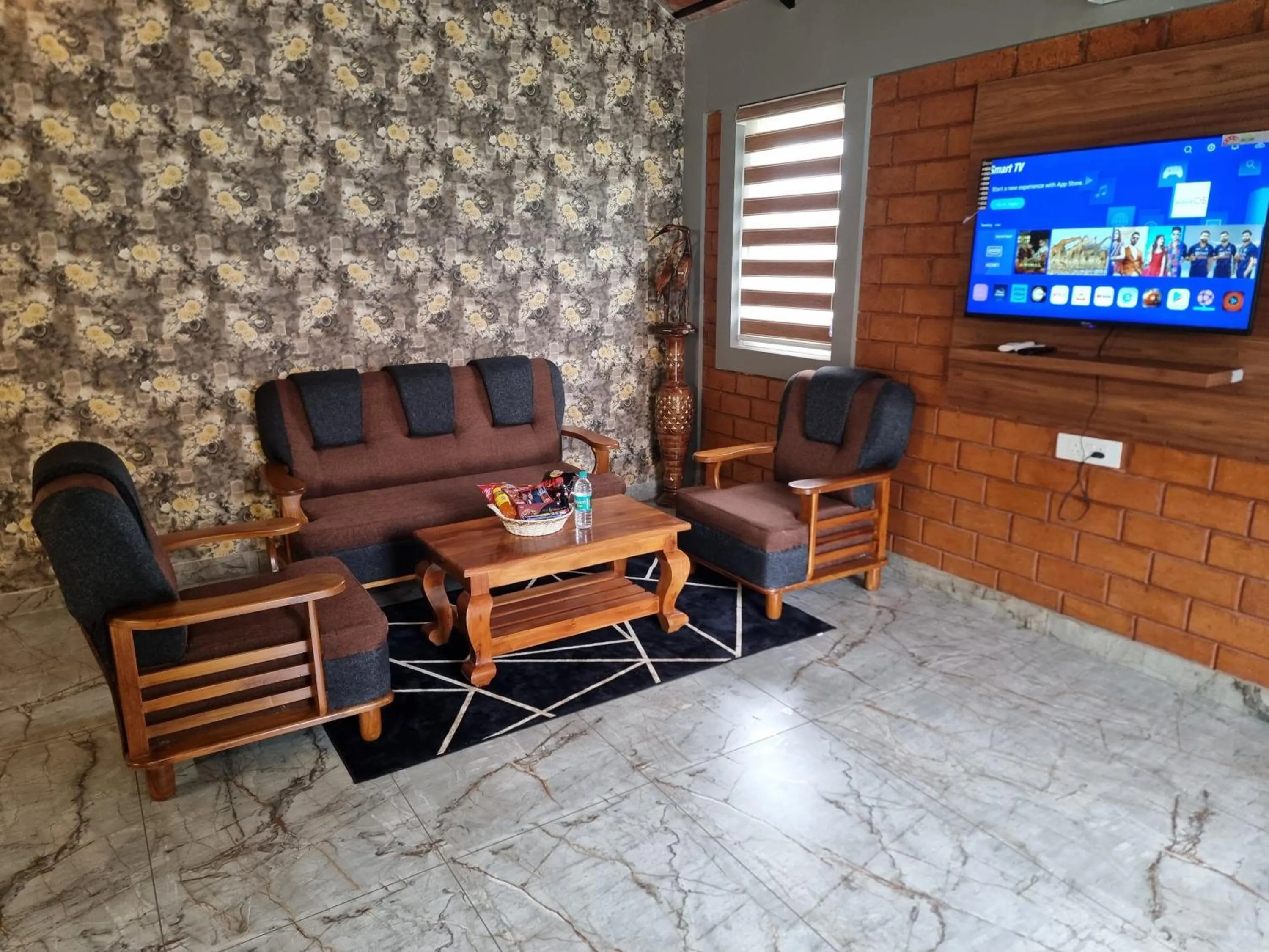 Communal lounge/ TV room in KK Selfie Point Resort