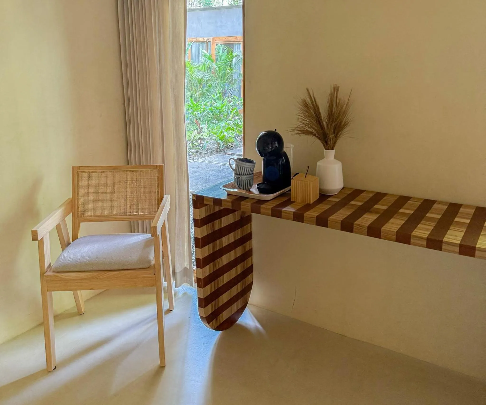 Coffee/tea facilities in La Bonita Lodge