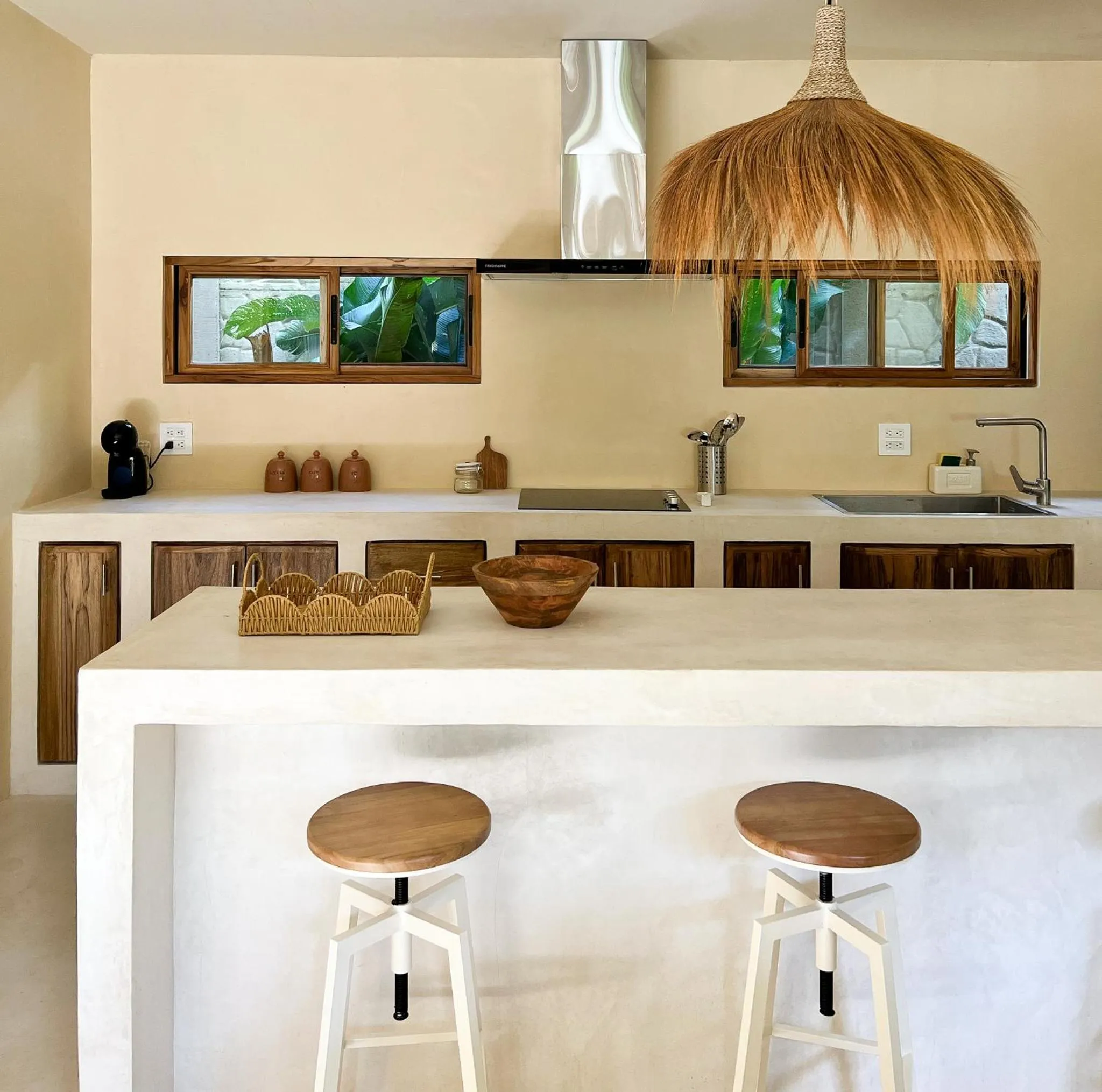 Coffee/tea facilities in La Bonita Lodge