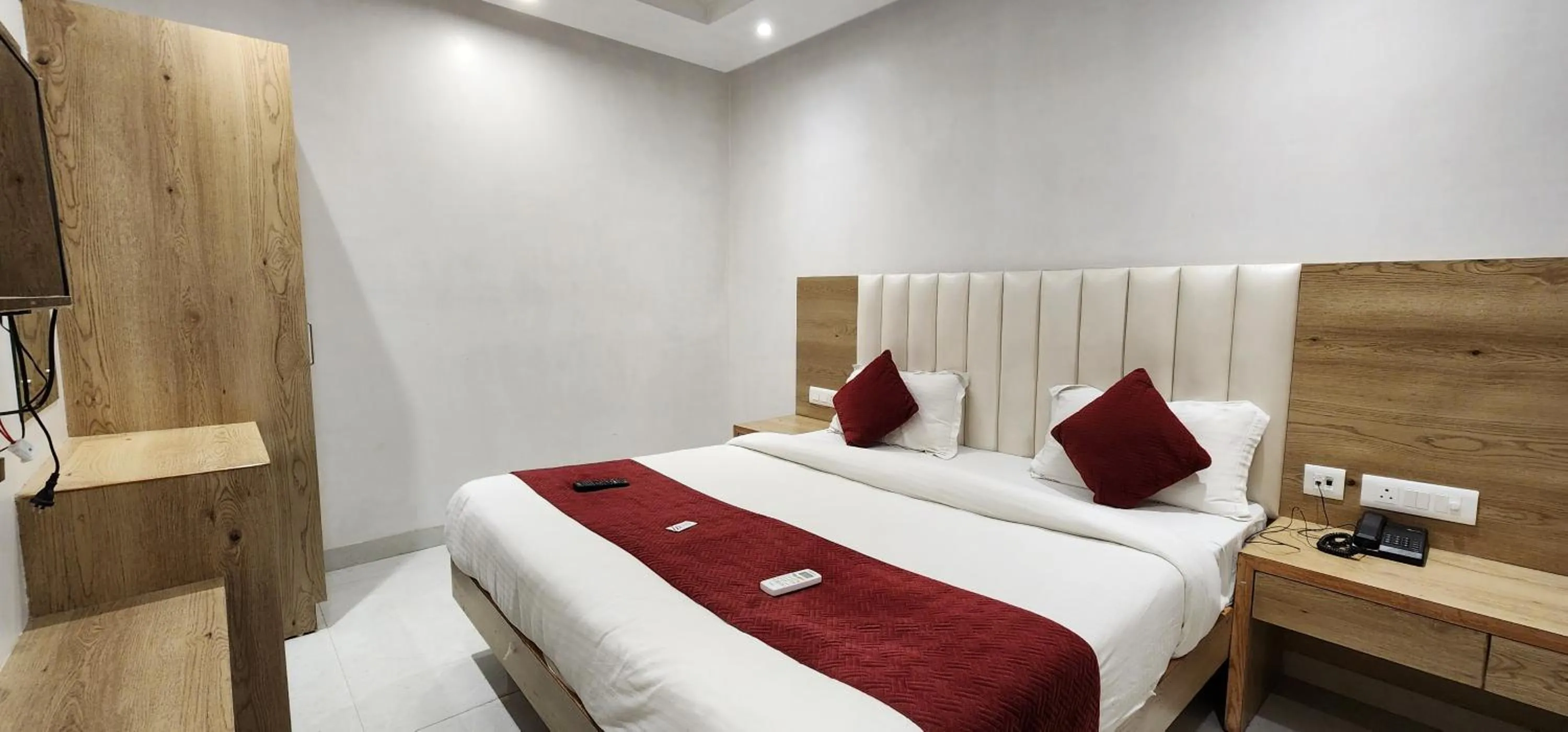 Bed in Hotel Shree Sai Dham
