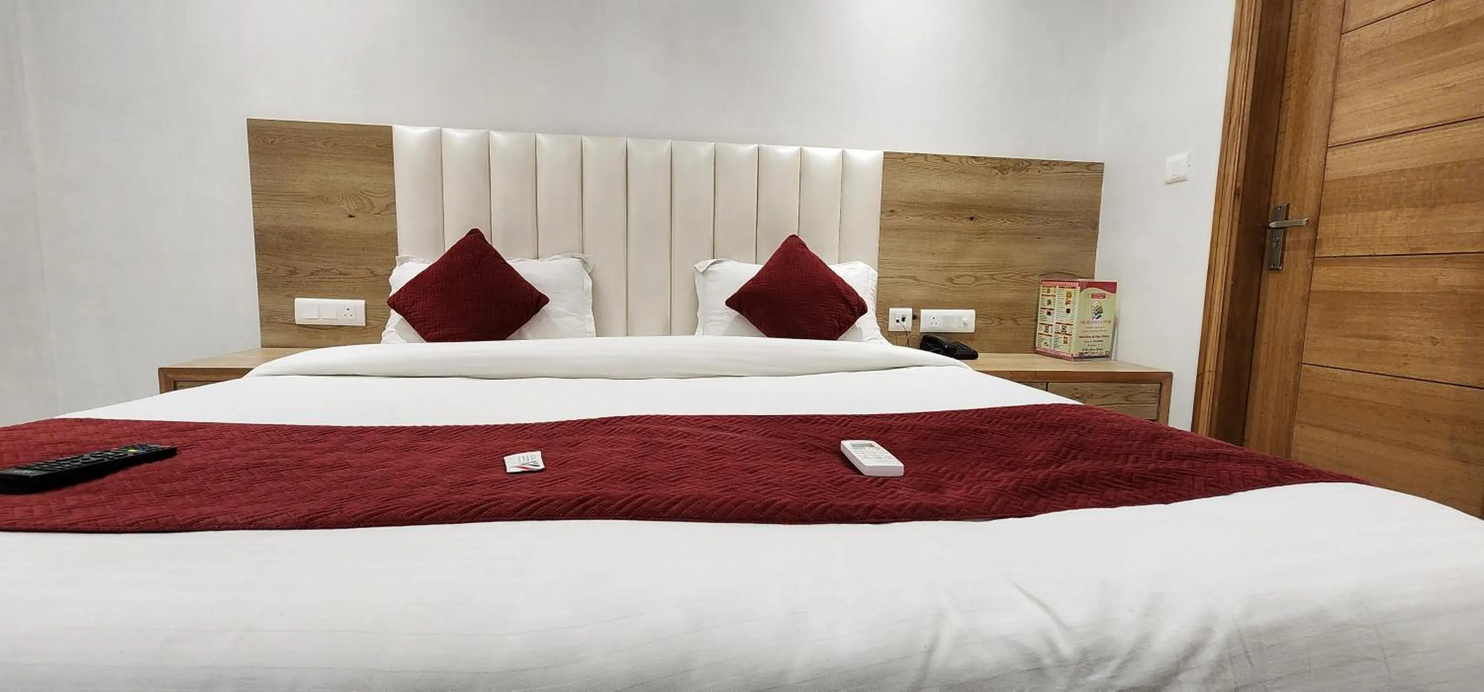 Bed in Hotel Shree Sai Dham