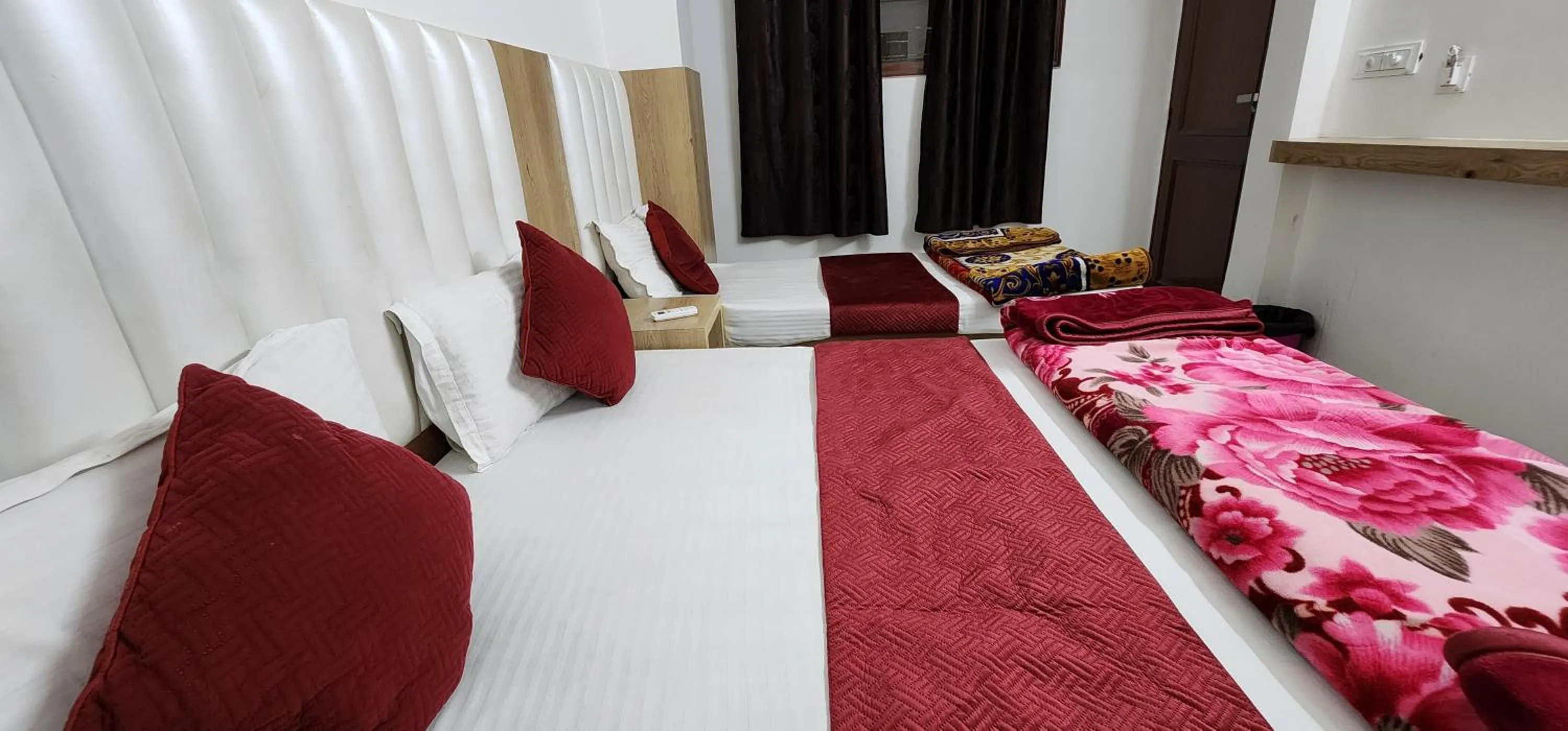 Bed in Hotel Shree Sai Dham