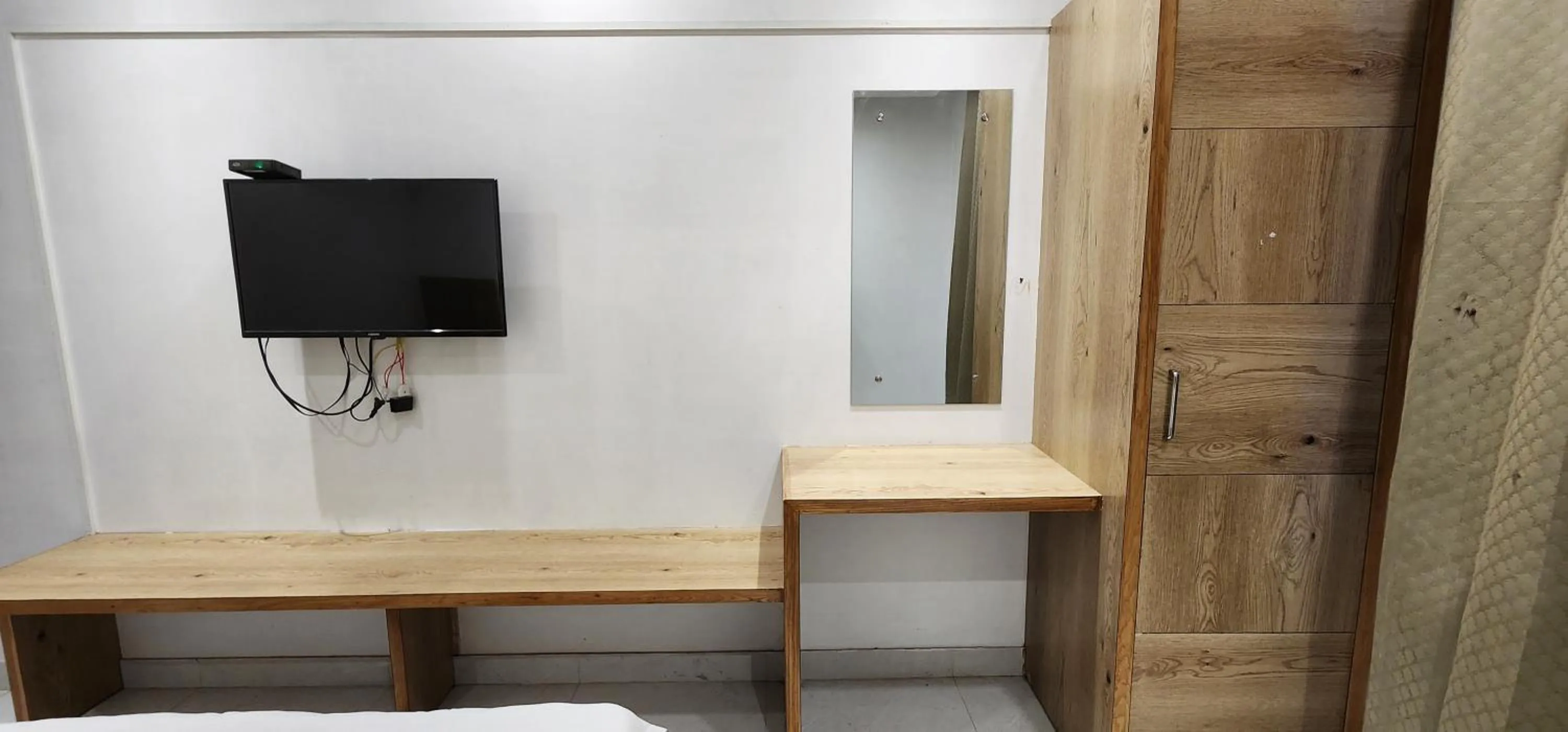 TV and multimedia in Hotel Shree Sai Dham