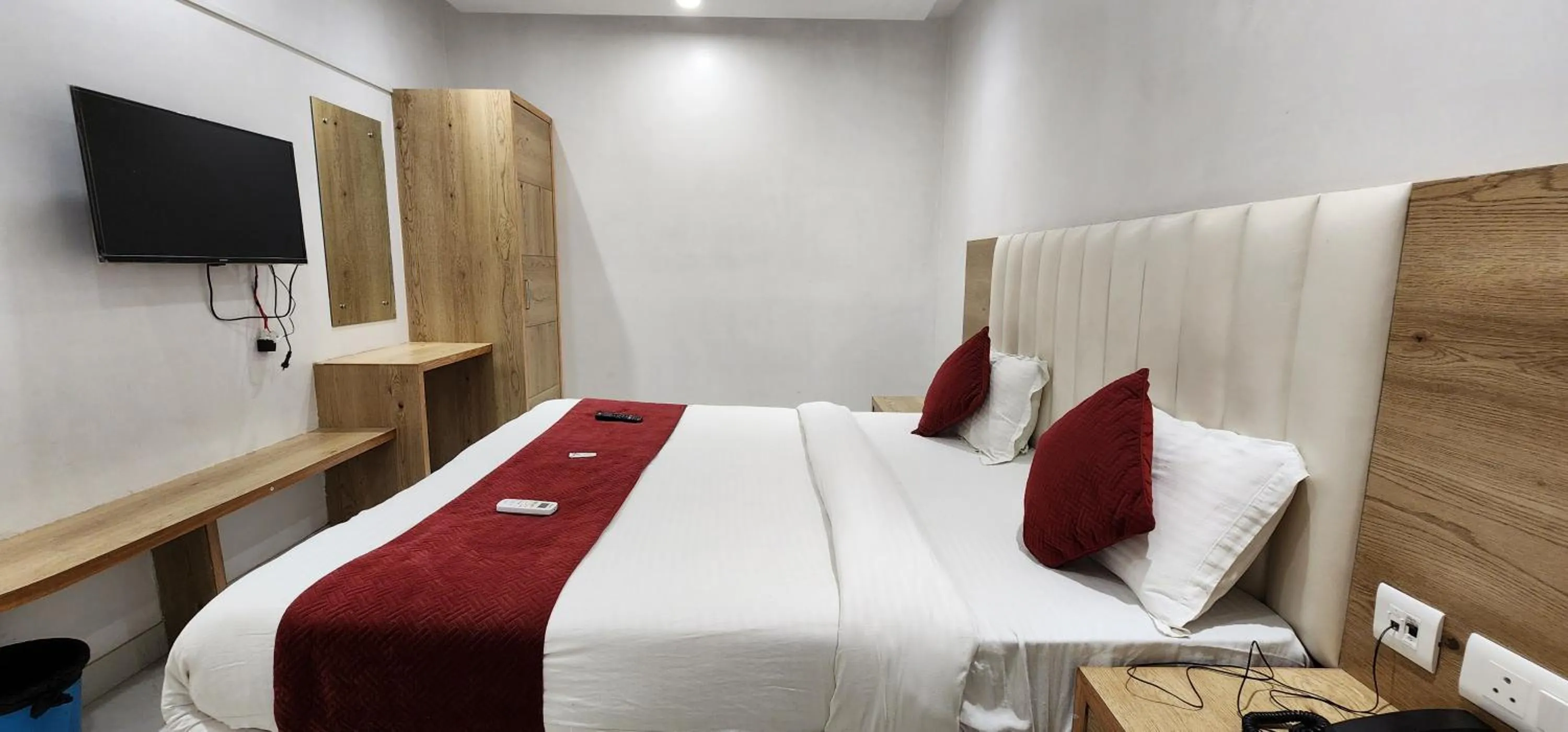 Bed in Hotel Shree Sai Dham