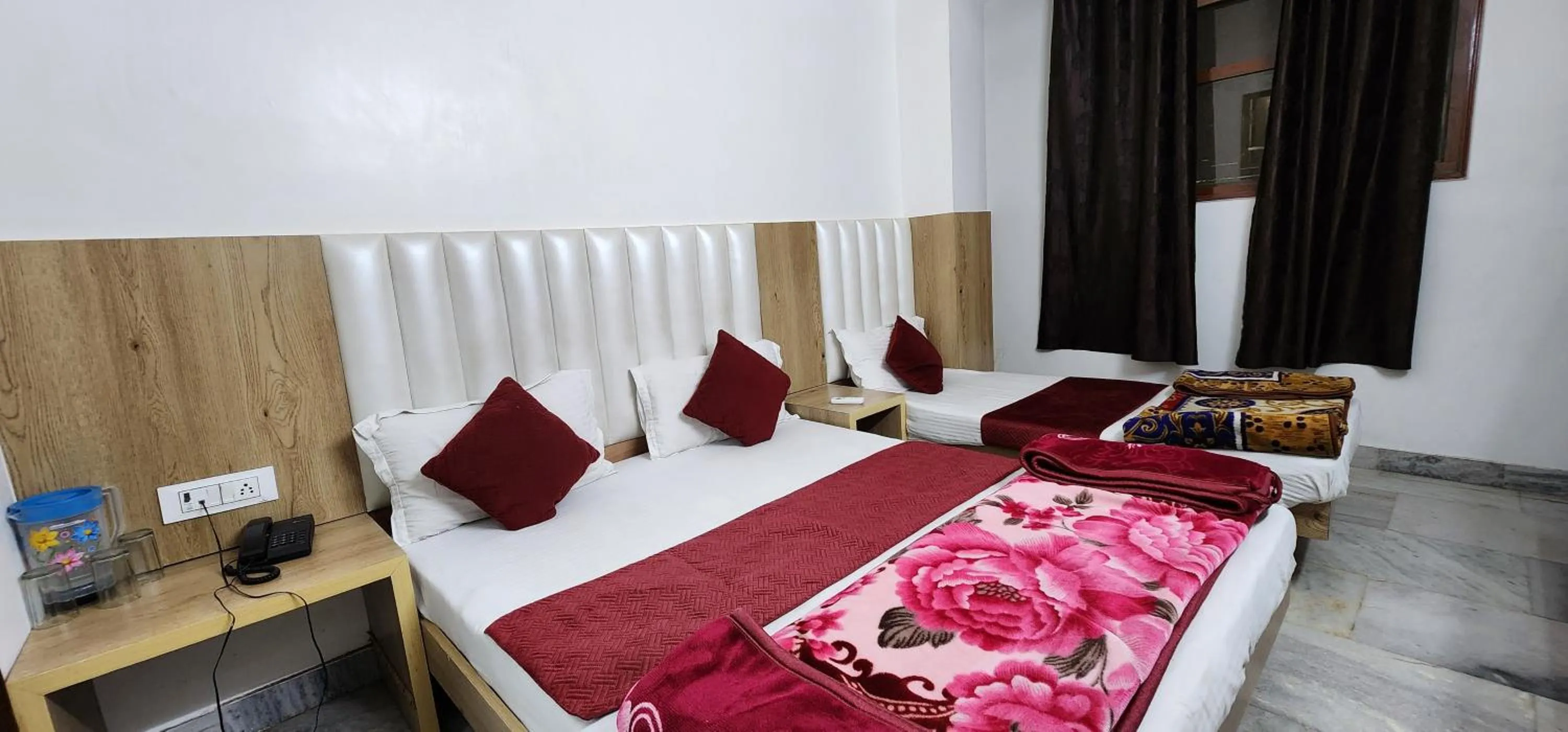 Bed in Hotel Shree Sai Dham