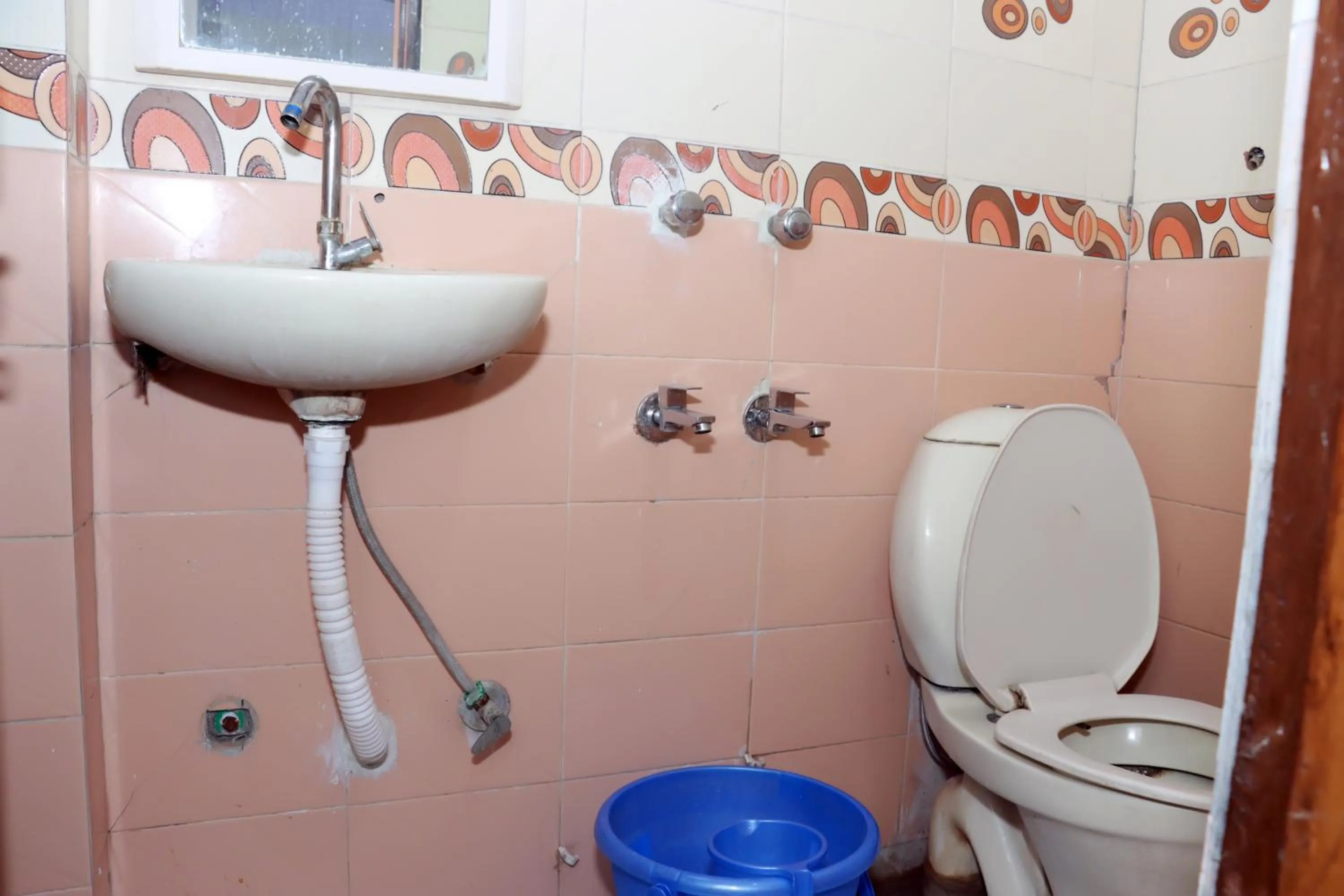 Toilet in Hotel Gush At New Delhi Railway Station