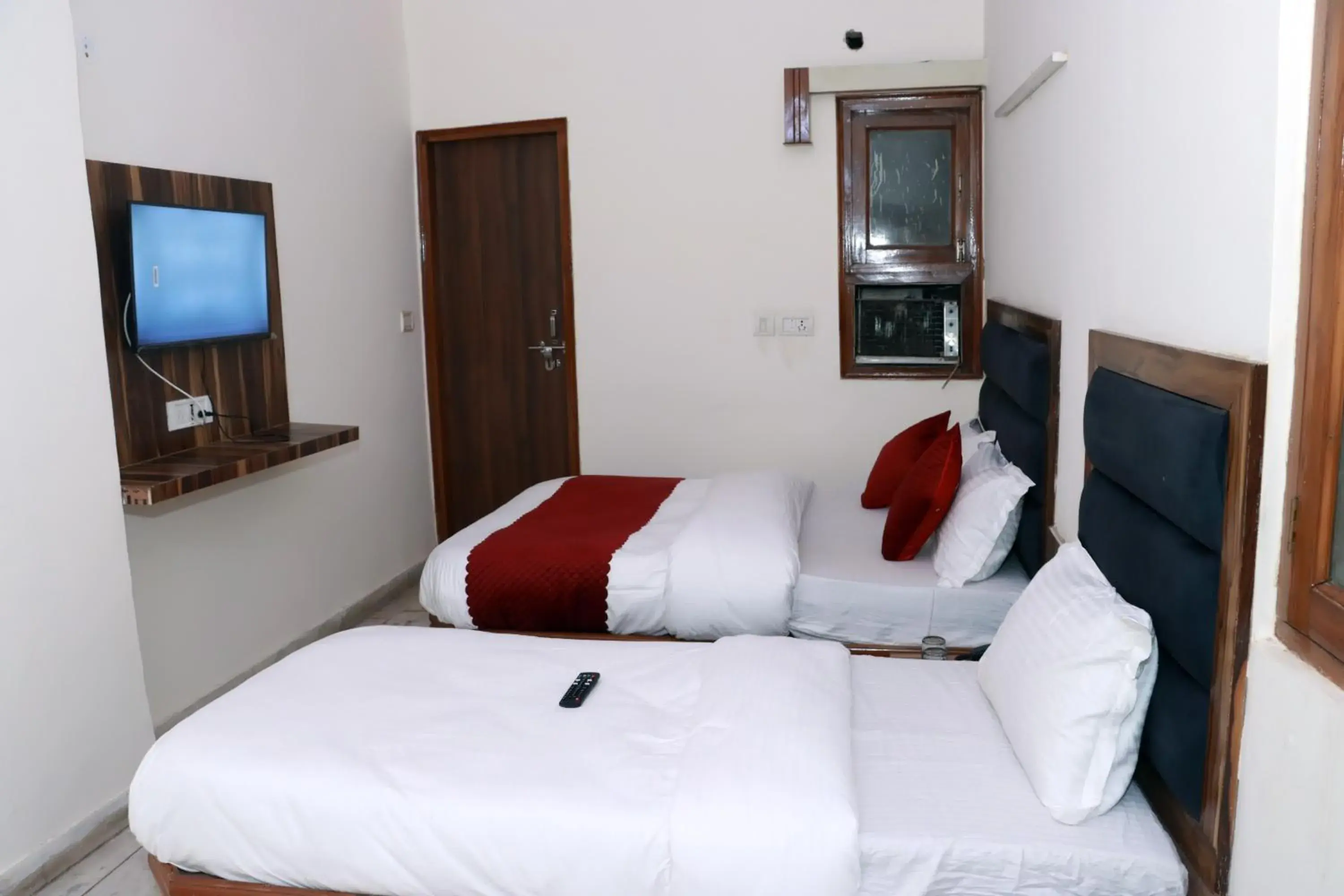 Hotel Gush At New Delhi Railway Station Hotel Gush At New Delhi Railway Station