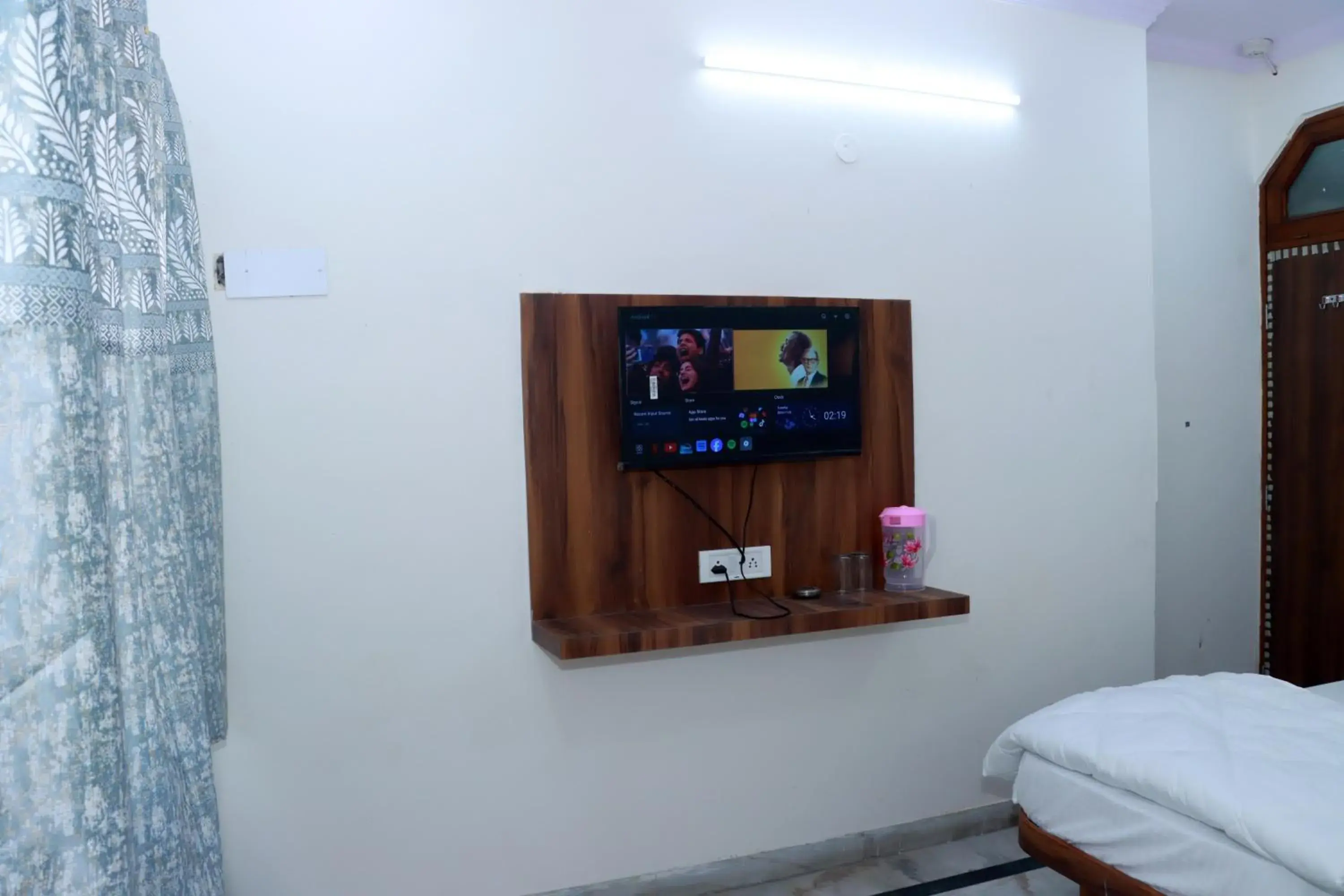 Superior Double Room in Hotel Gush At New Delhi Railway Station Superior Double Room in Hotel Gush At New Delhi Railway Station
