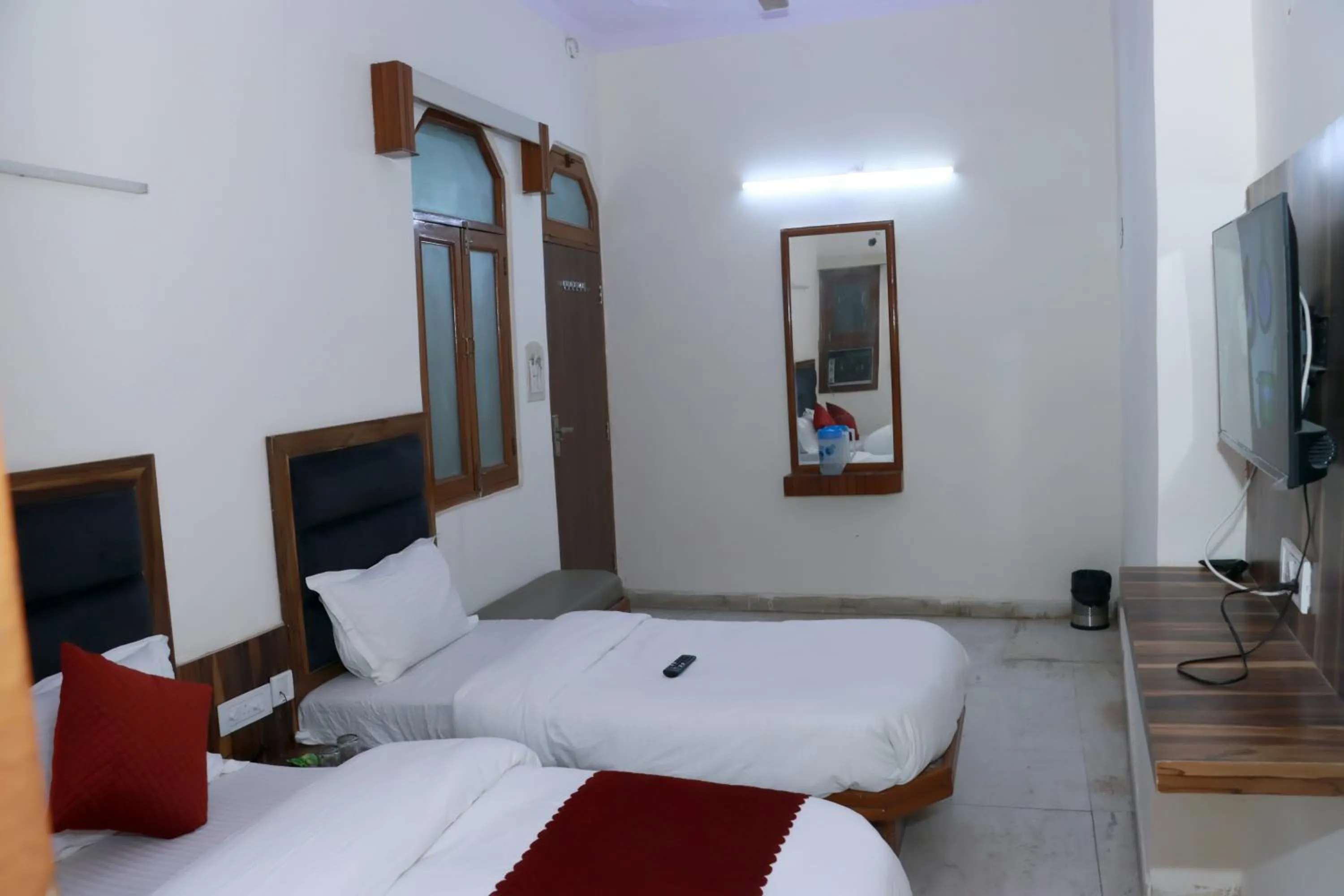 Communal lounge/ TV room, Bed in Hotel Gush At New Delhi Railway Station
