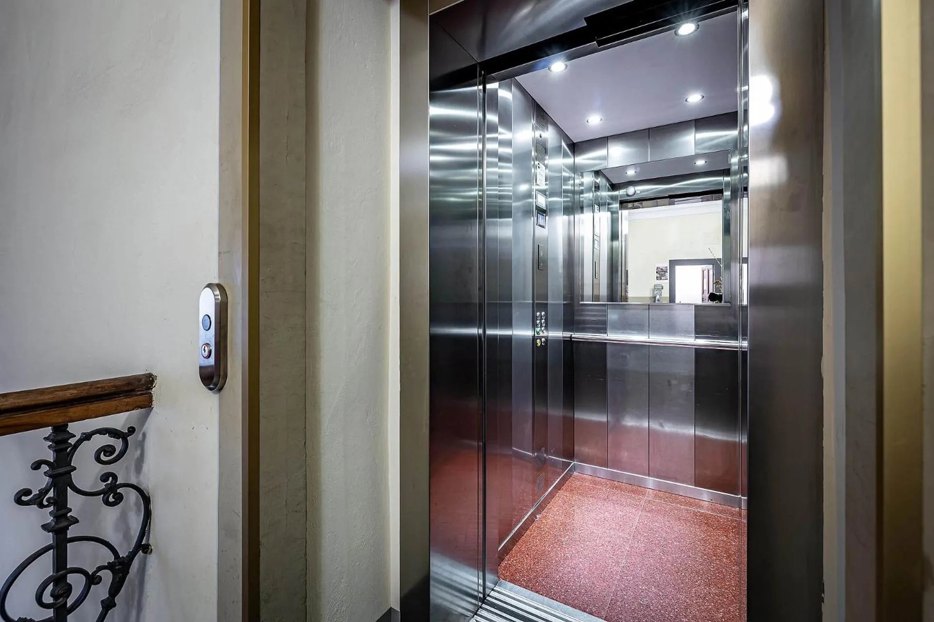 elevator in Antico Centro Suite
