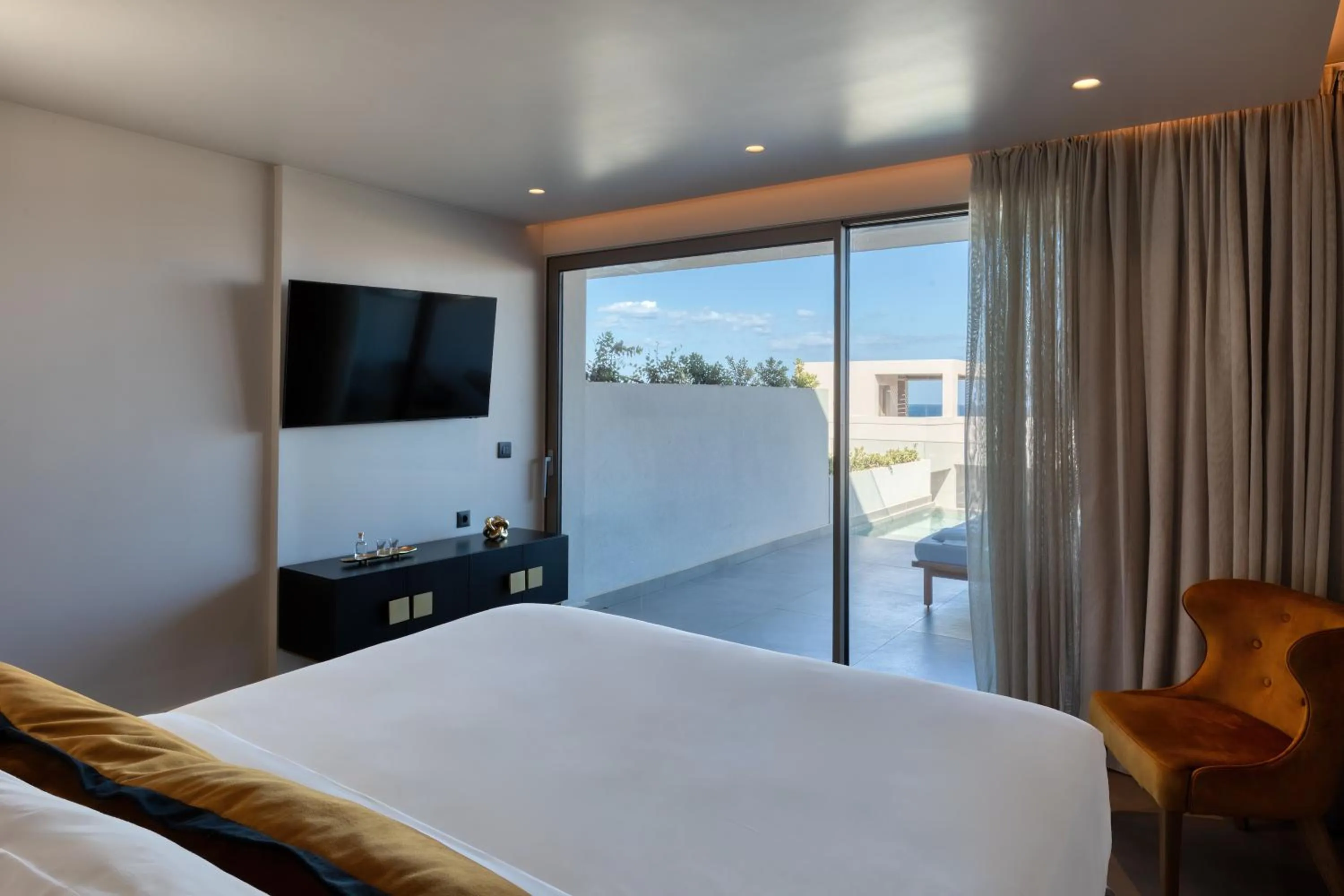 Communal lounge/ TV room, Bed in Castello Boutique Suites by the sea - Adults Only