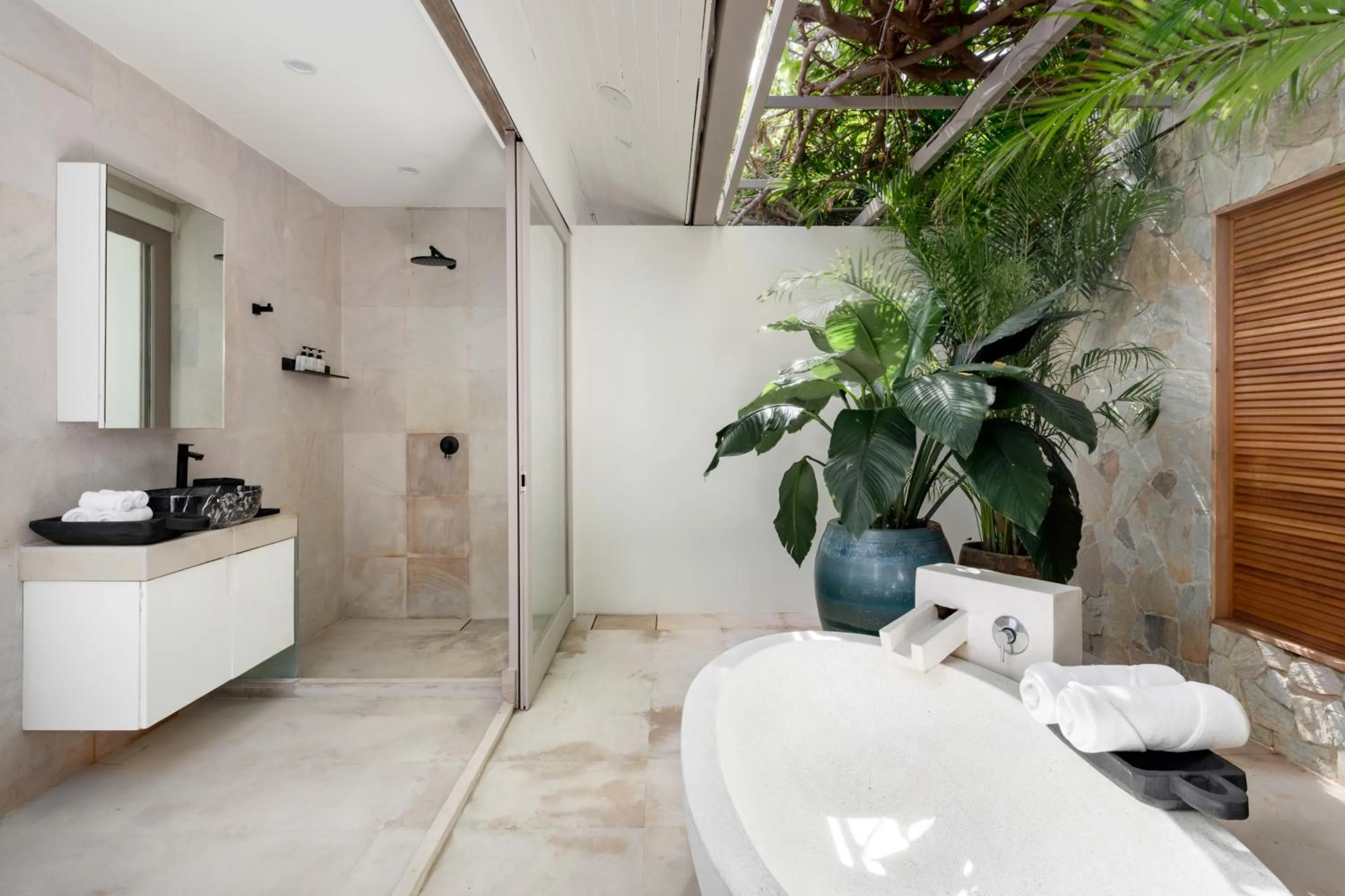 Shower in Villa Kohia, stunning sea views, breakfast, serviced daily, private dining service on request, North Chaweng