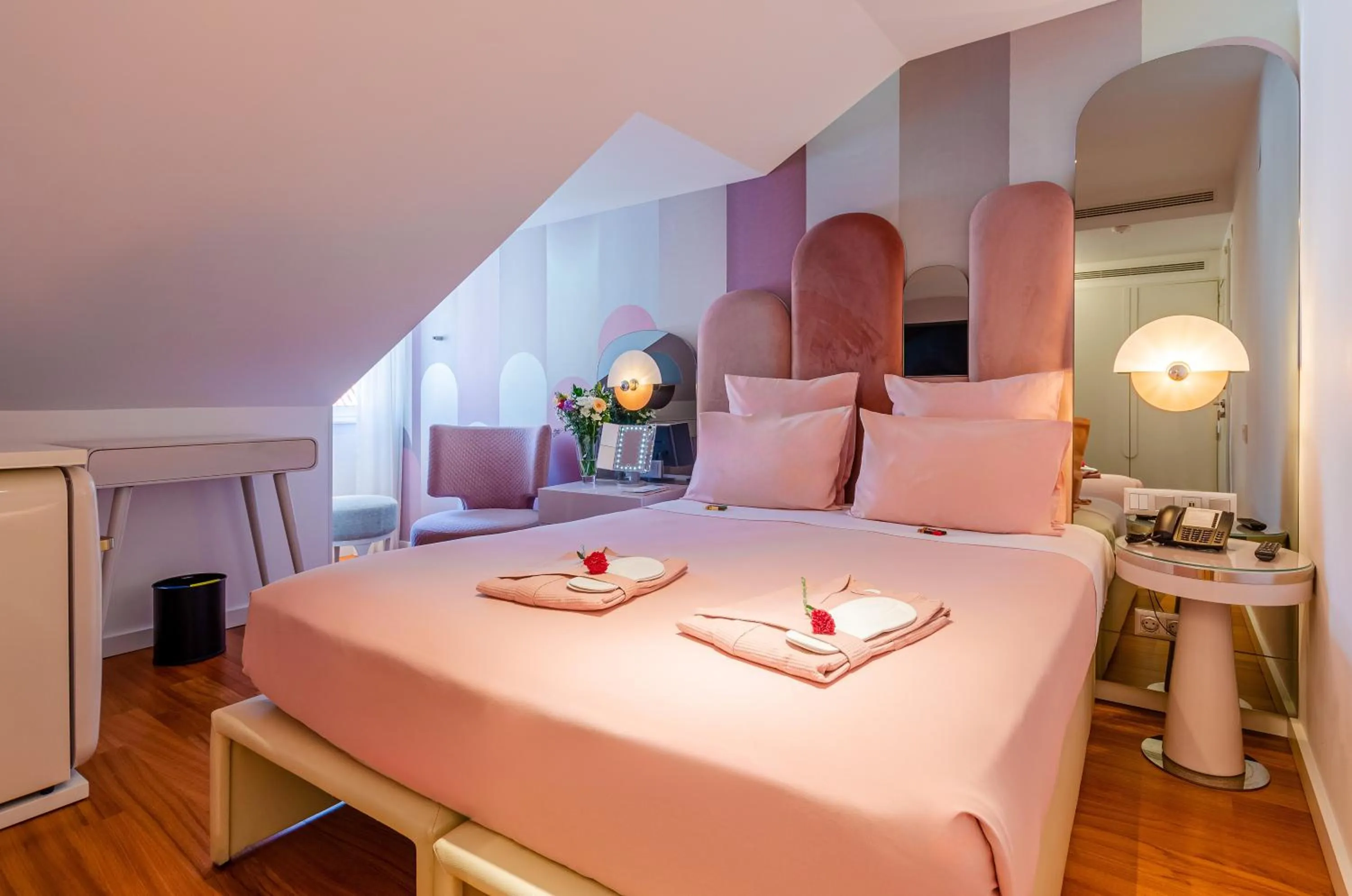 Bedroom, Bed in The 7 Hotel, Suites, Studios & Apartments