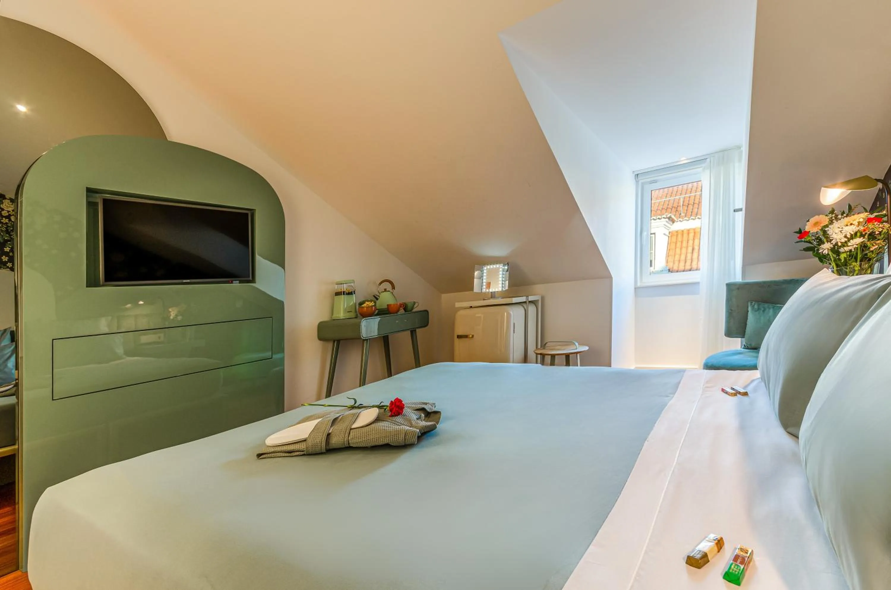 Bedroom, Bed in The 7 Hotel, Suites, Studios & Apartments