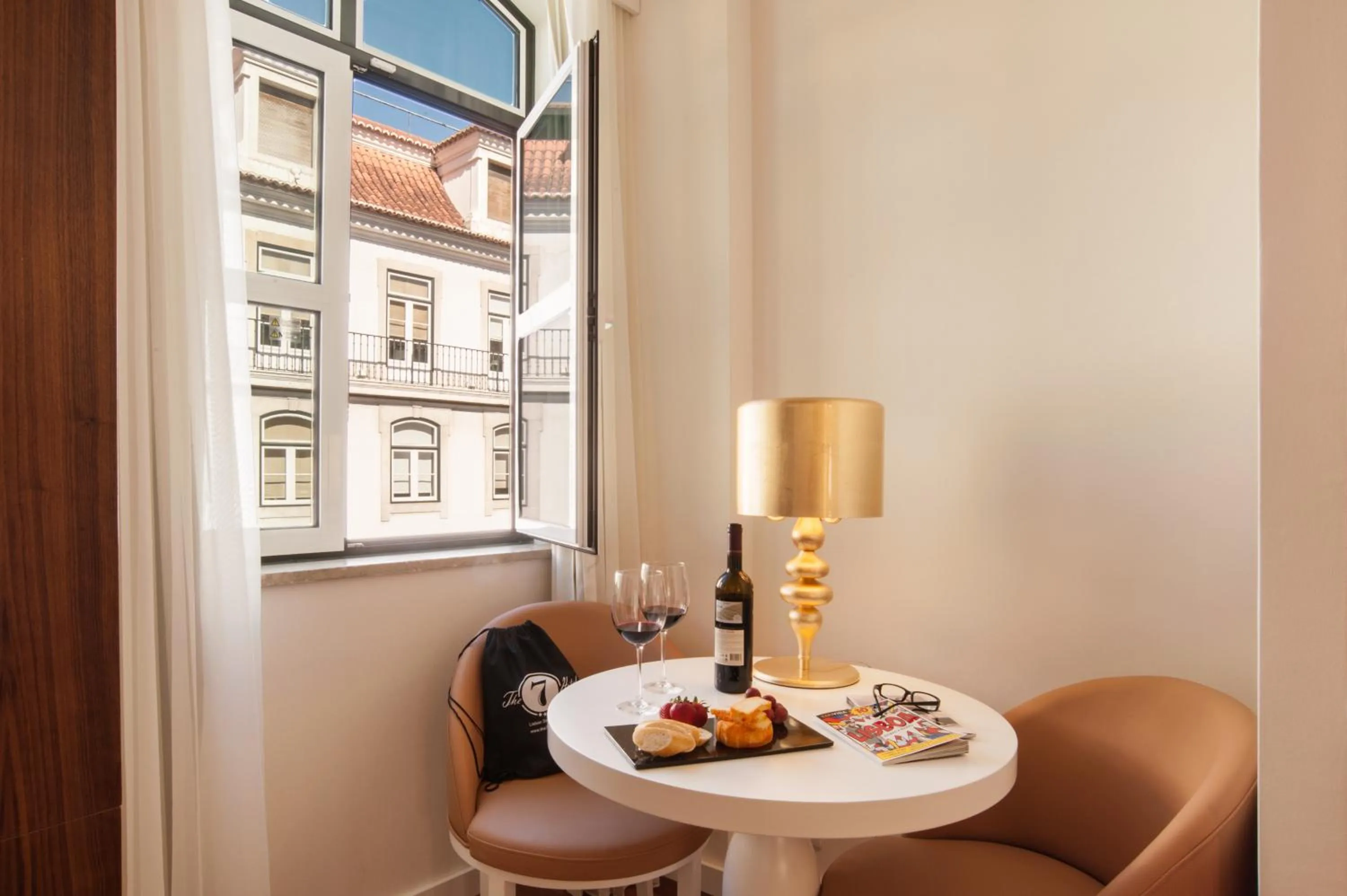 Food and drinks in The 7 Hotel, Suites, Studios & Apartments