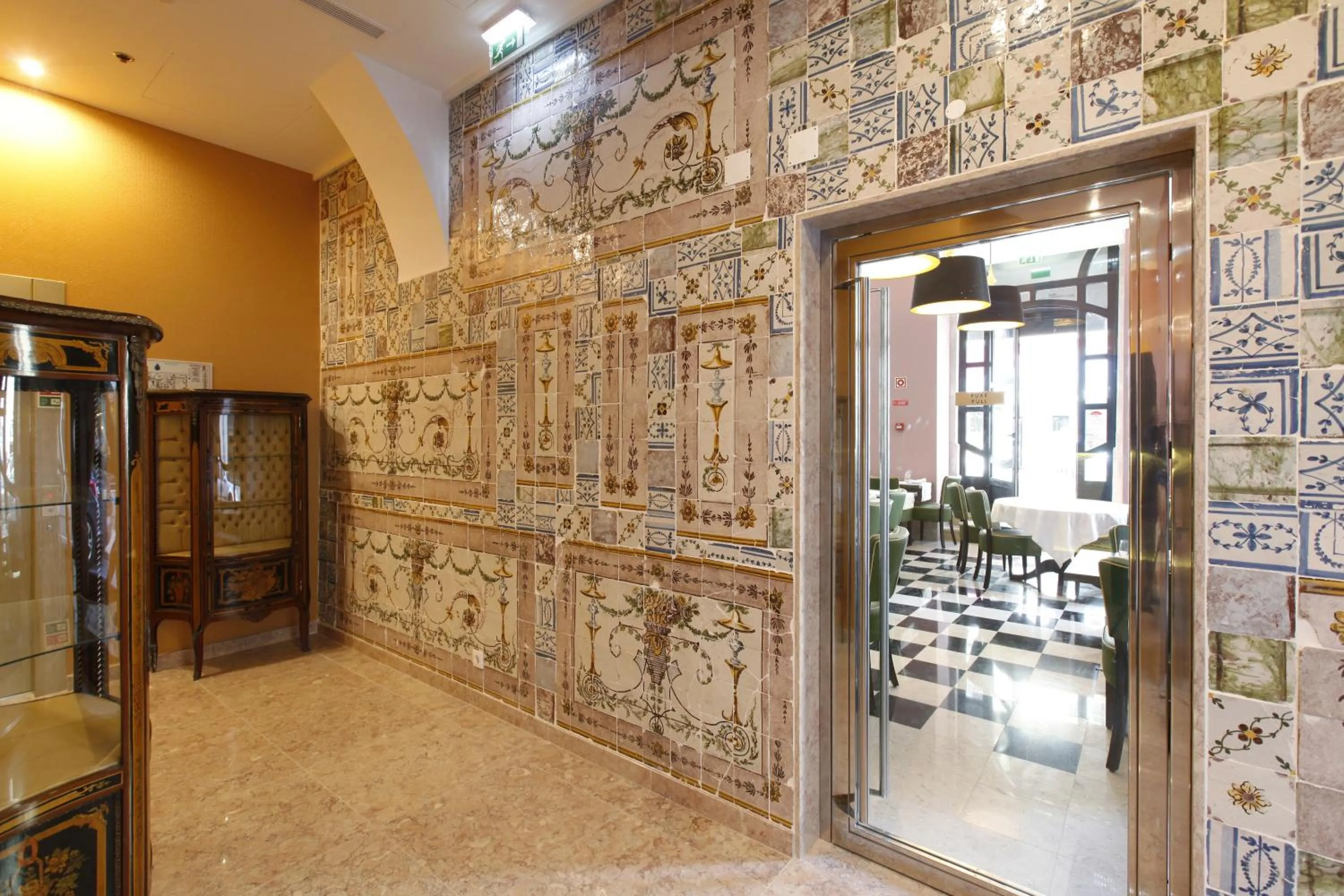 Lounge or bar in Hotel Lis Baixa