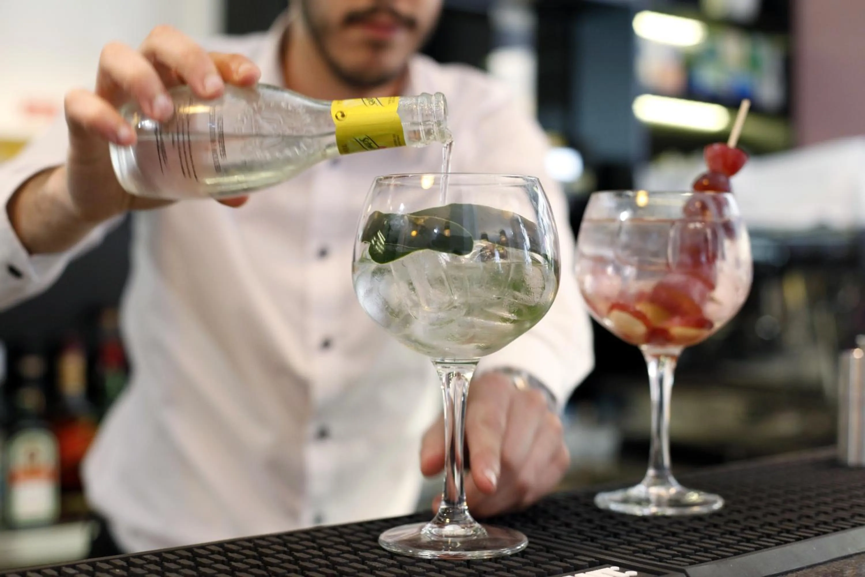 Lounge or bar in Hotel Lis Baixa