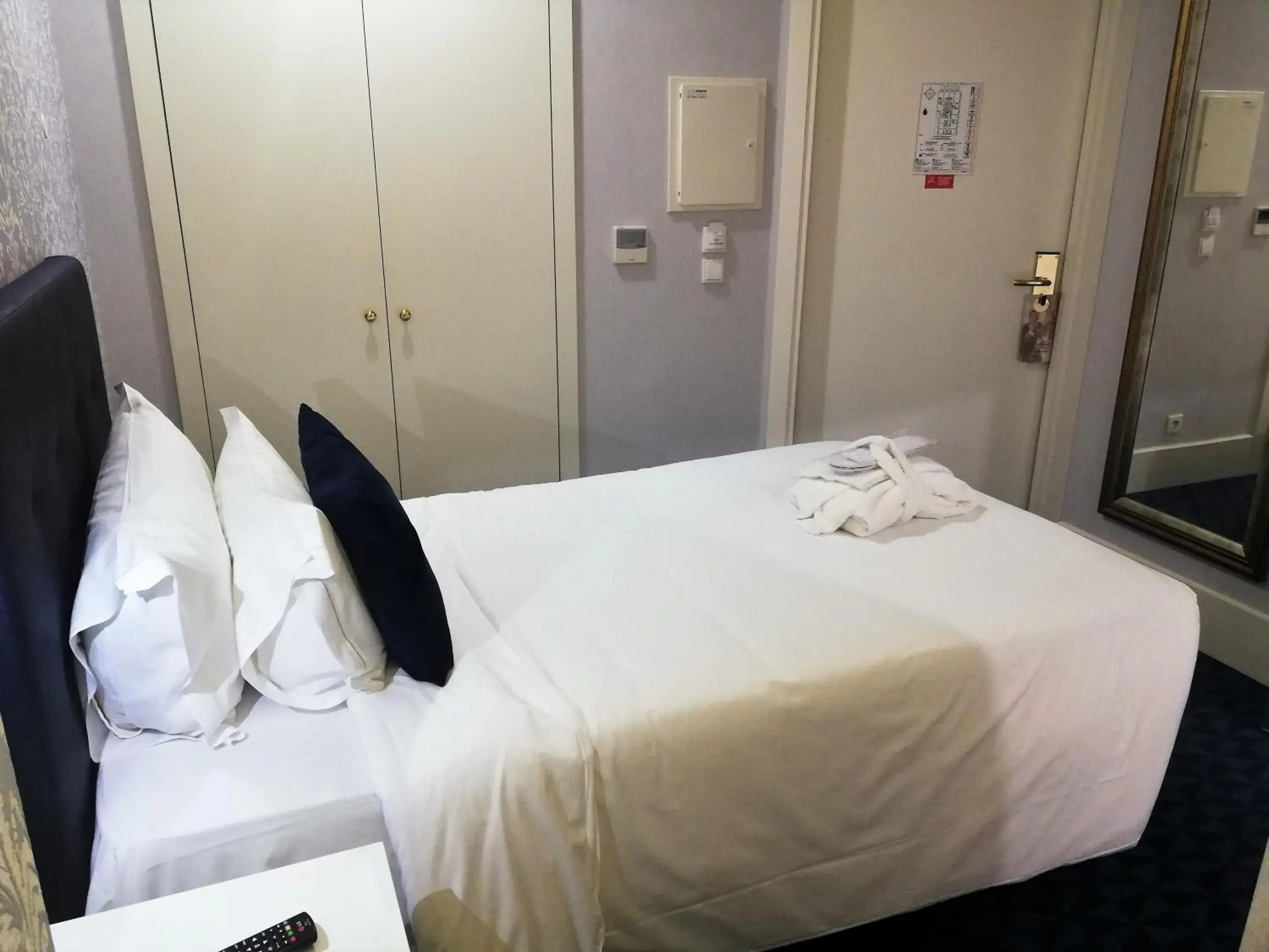 Standard Single Room in Hotel Lis Baixa Standard Single Room in Hotel Lis Baixa