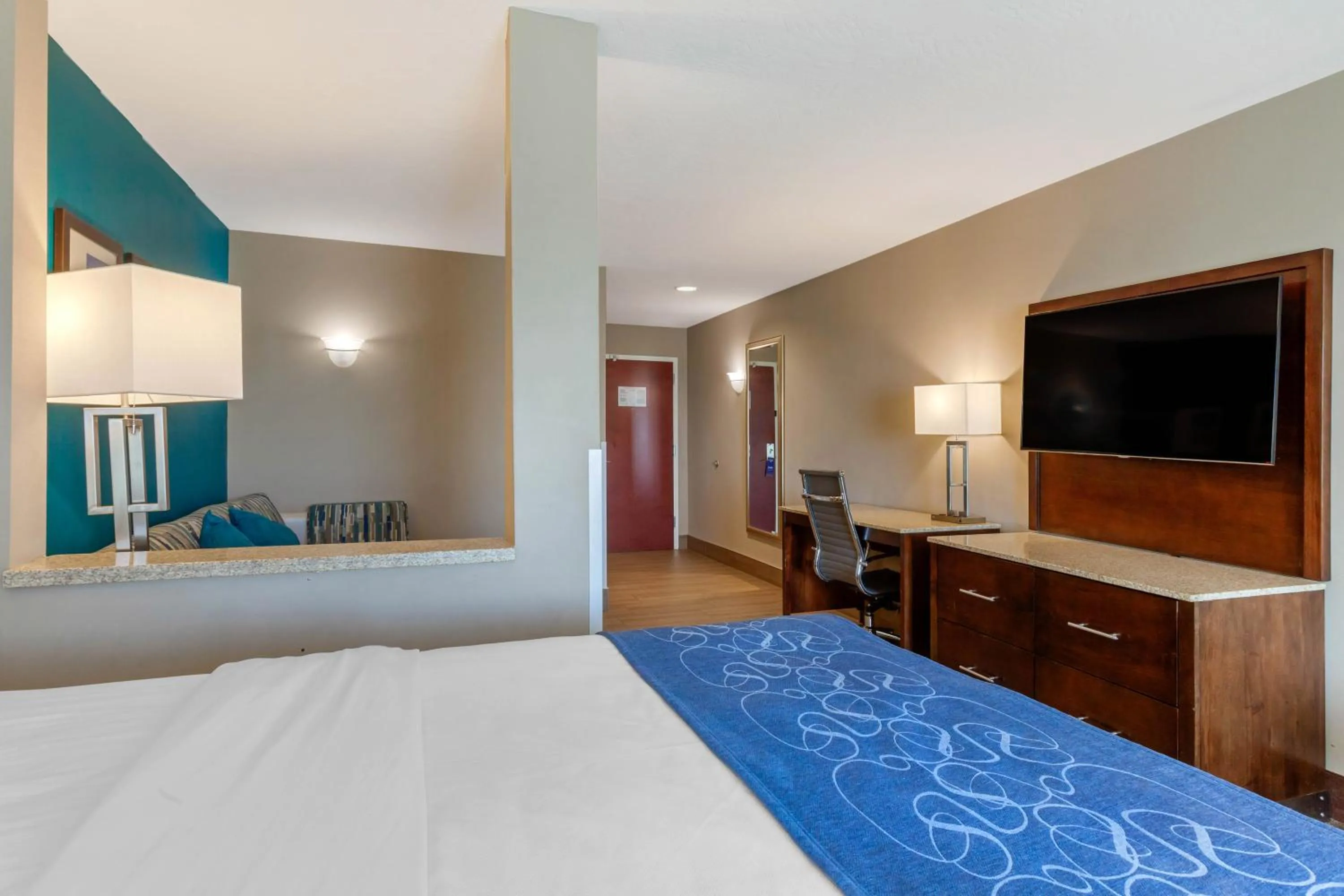 Photo of the whole room, Bed in Comfort Suites of Las Cruces I-25 North