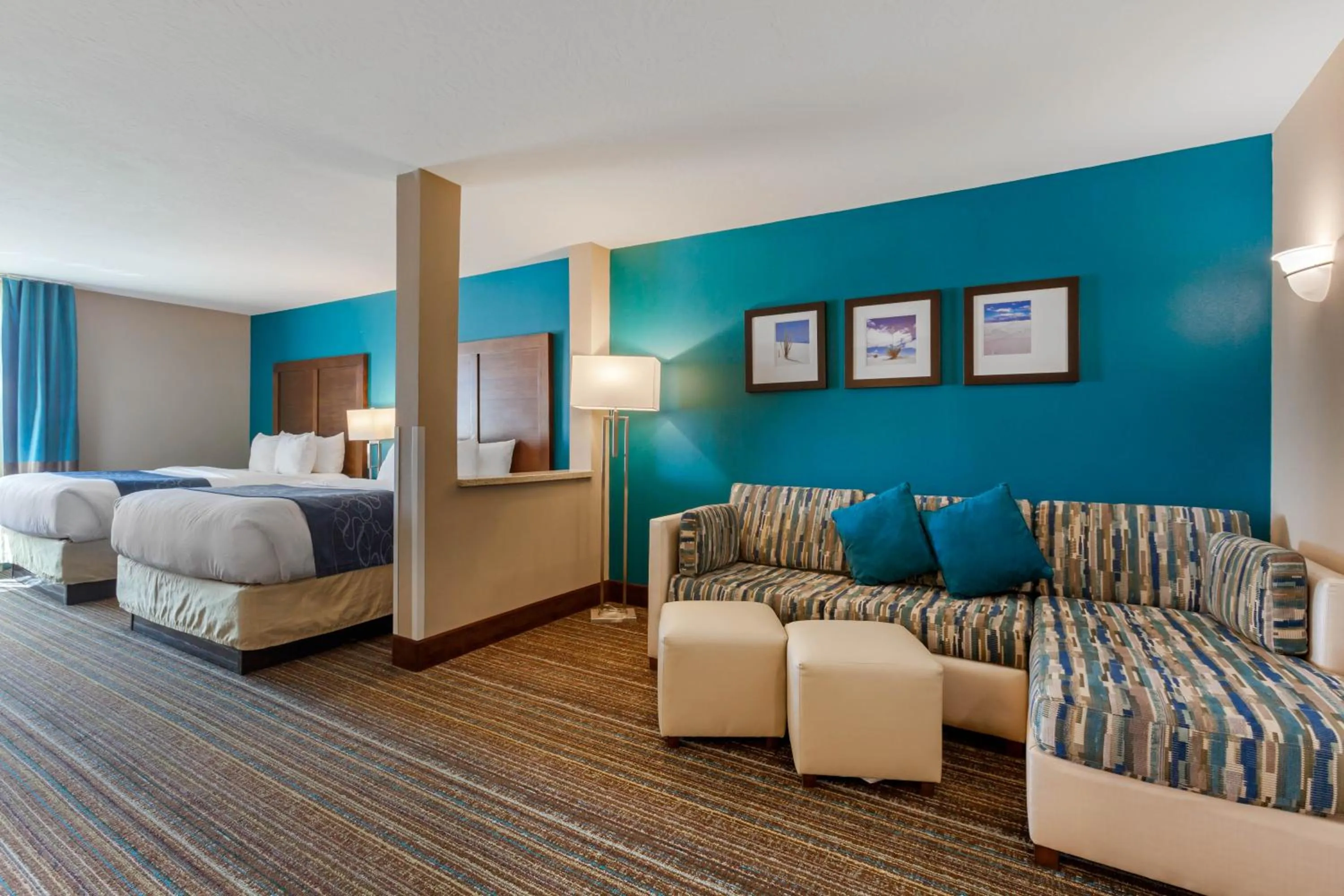 Seating area, Bed in Comfort Suites of Las Cruces I-25 North