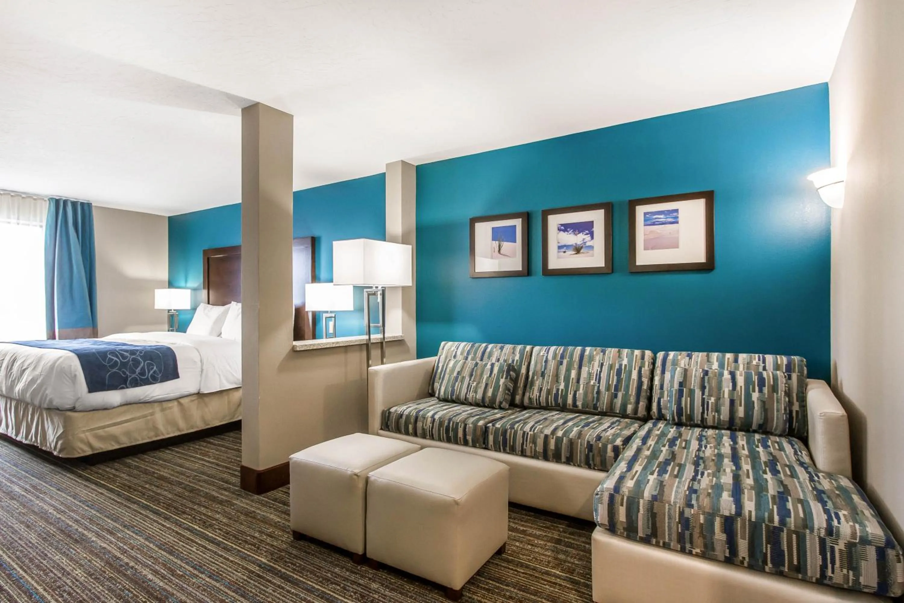 Seating area, Bed in Comfort Suites of Las Cruces I-25 North
