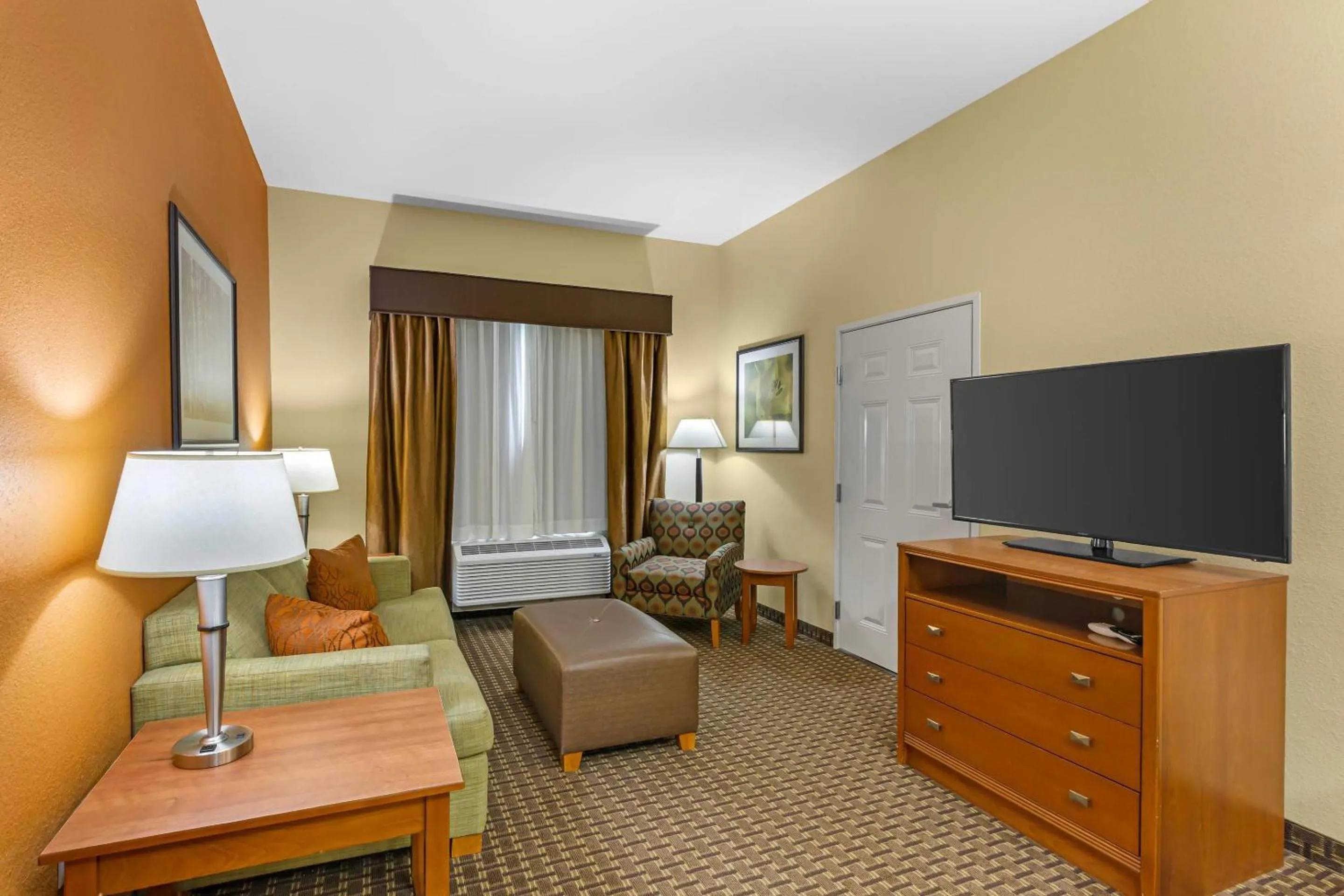 Bedroom in MainStay Suites Tioga