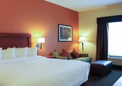 Bedroom, Bed in MainStay Suites Tioga