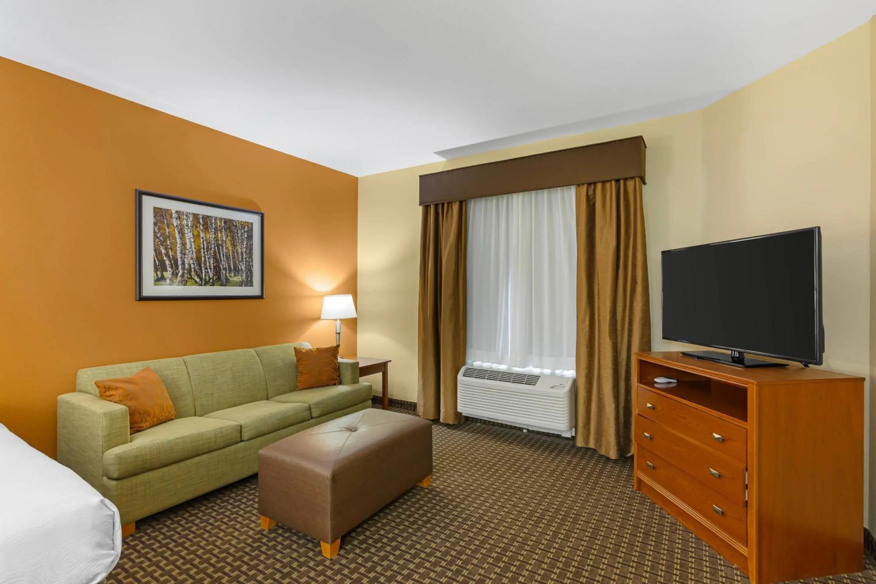 Bedroom, Bed in MainStay Suites Tioga