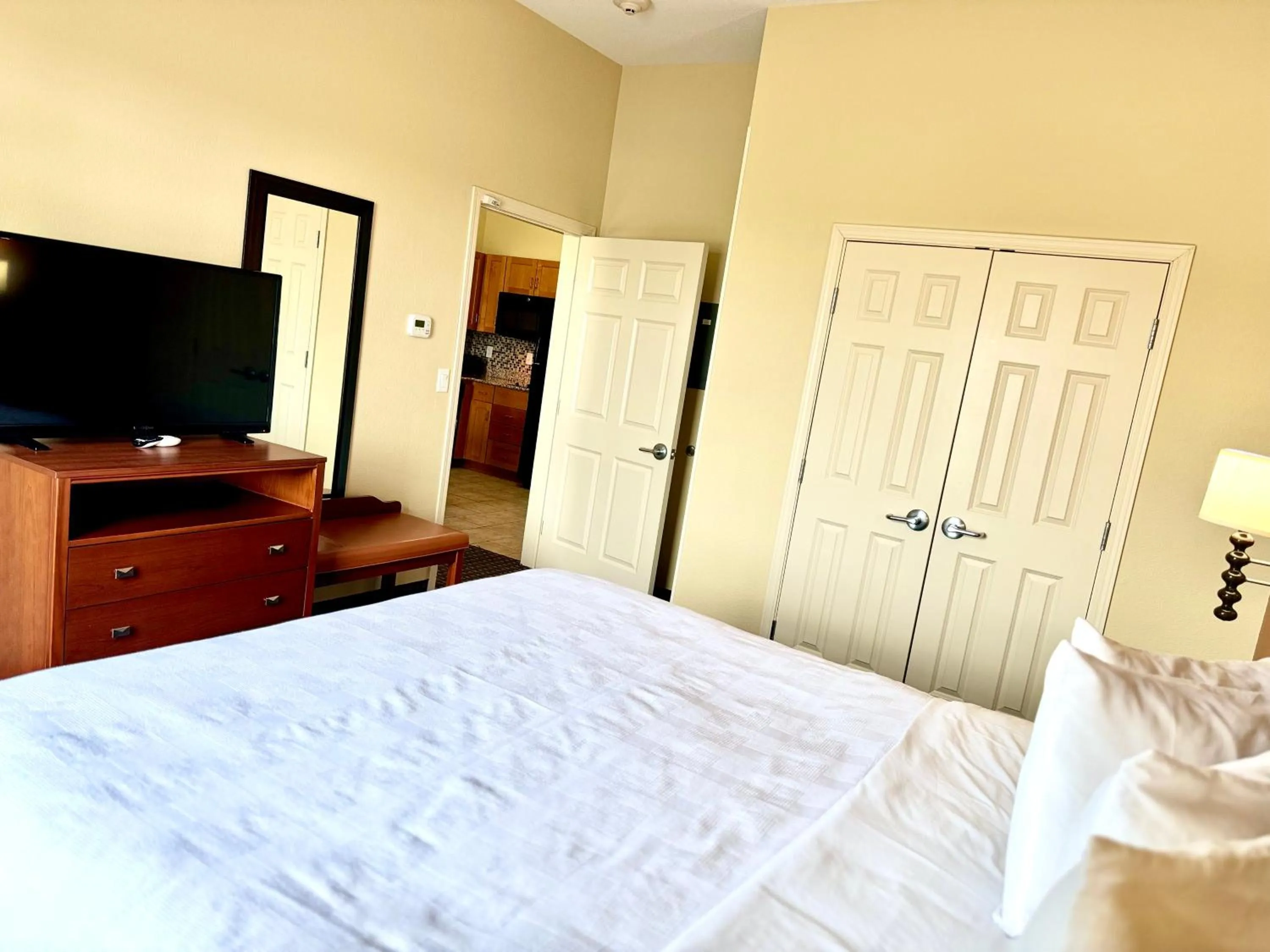 Bed in MainStay Suites Tioga